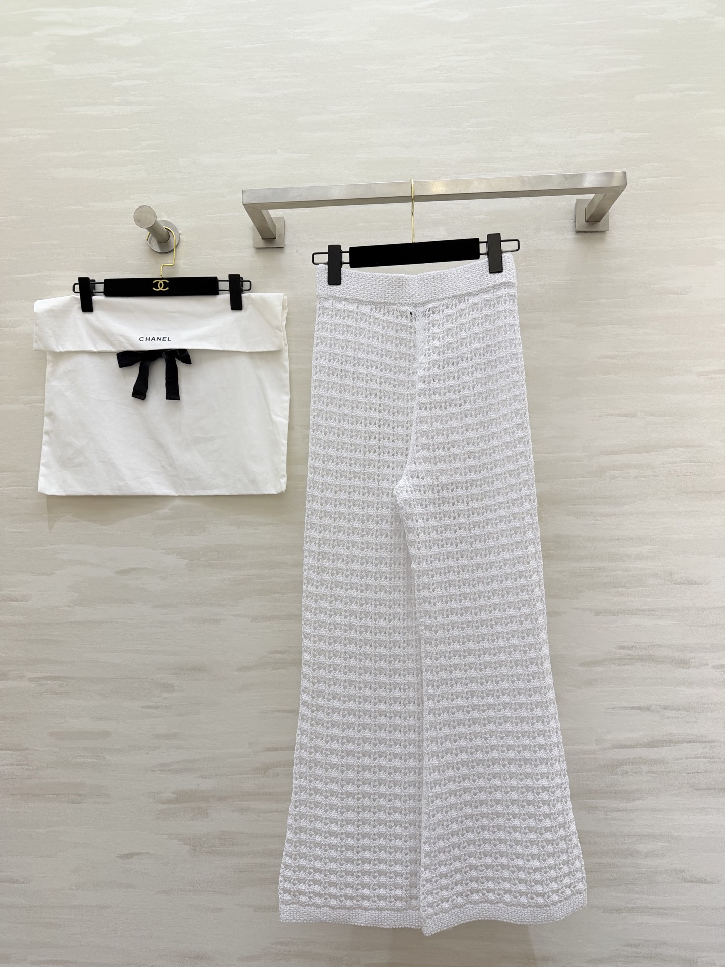 #Chane♡²⁶ C早春度假系列镂空针织裤 白色镂空针织面料 透气又舒适 春夏穿超合适！高腰直筒设计 