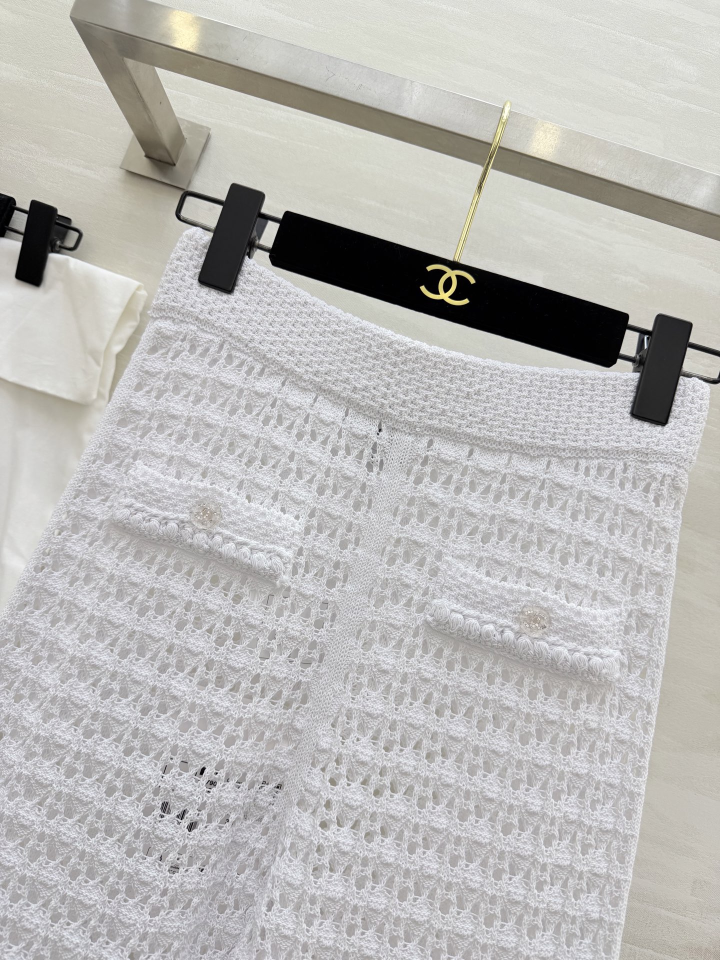 #Chane♡²⁶ C早春度假系列镂空针织裤 白色镂空针织面料 透气又舒适 春夏穿超合适！高腰直筒设计 