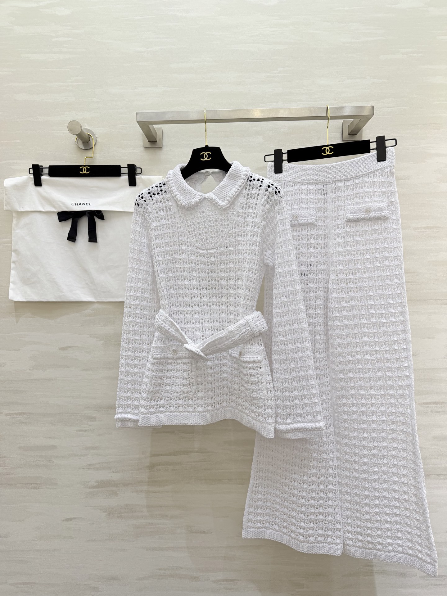 #Chane♡²⁶ C早春度假系列镂空针织裤 白色镂空针织面料 透气又舒适 春夏穿超合适！高腰直筒设计 