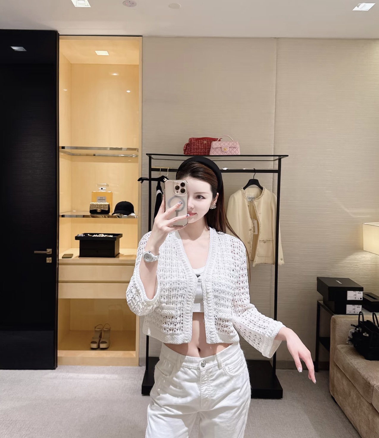 NO:716570,,,19860909,,,Women's clothing