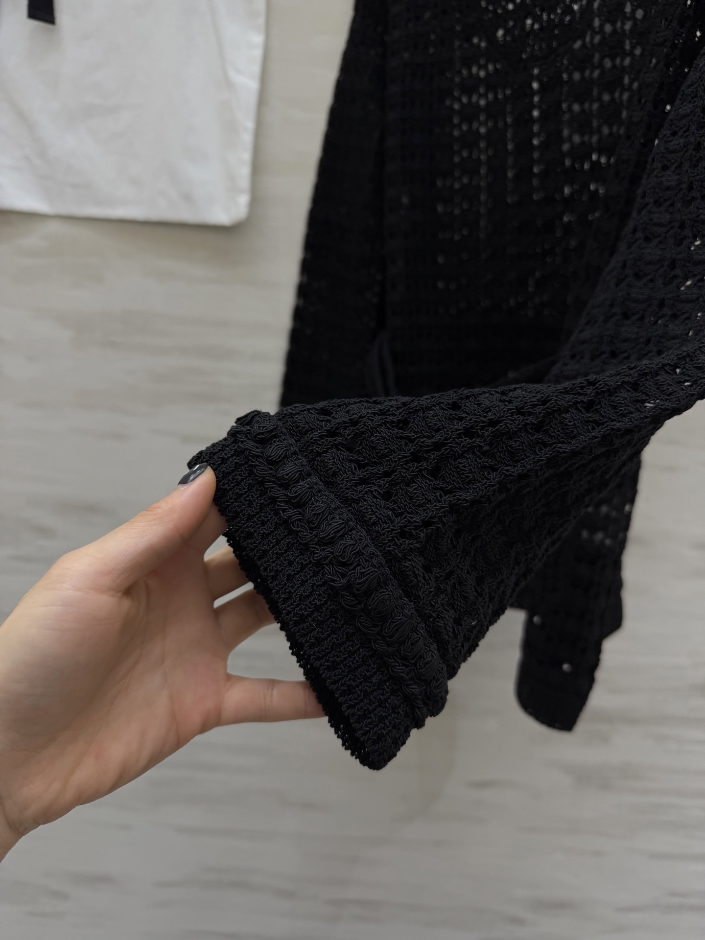 #Chane♡²⁶C早春度假系列 镂空针织上衣 镂空针织 娃娃领设计 法式优雅气质满分✨ 腰带可调节 轻