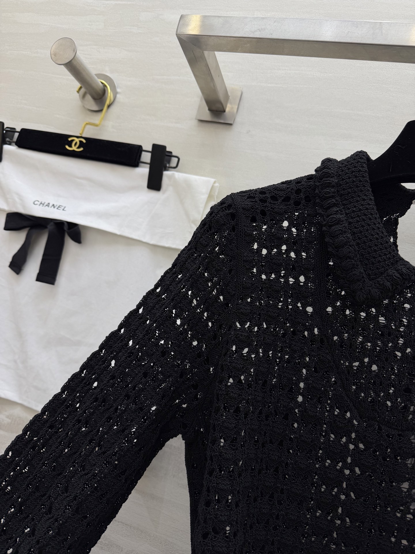 #Chane♡²⁶C早春度假系列 镂空针织上衣 镂空针织 娃娃领设计 法式优雅气质满分✨ 腰带可调节 轻