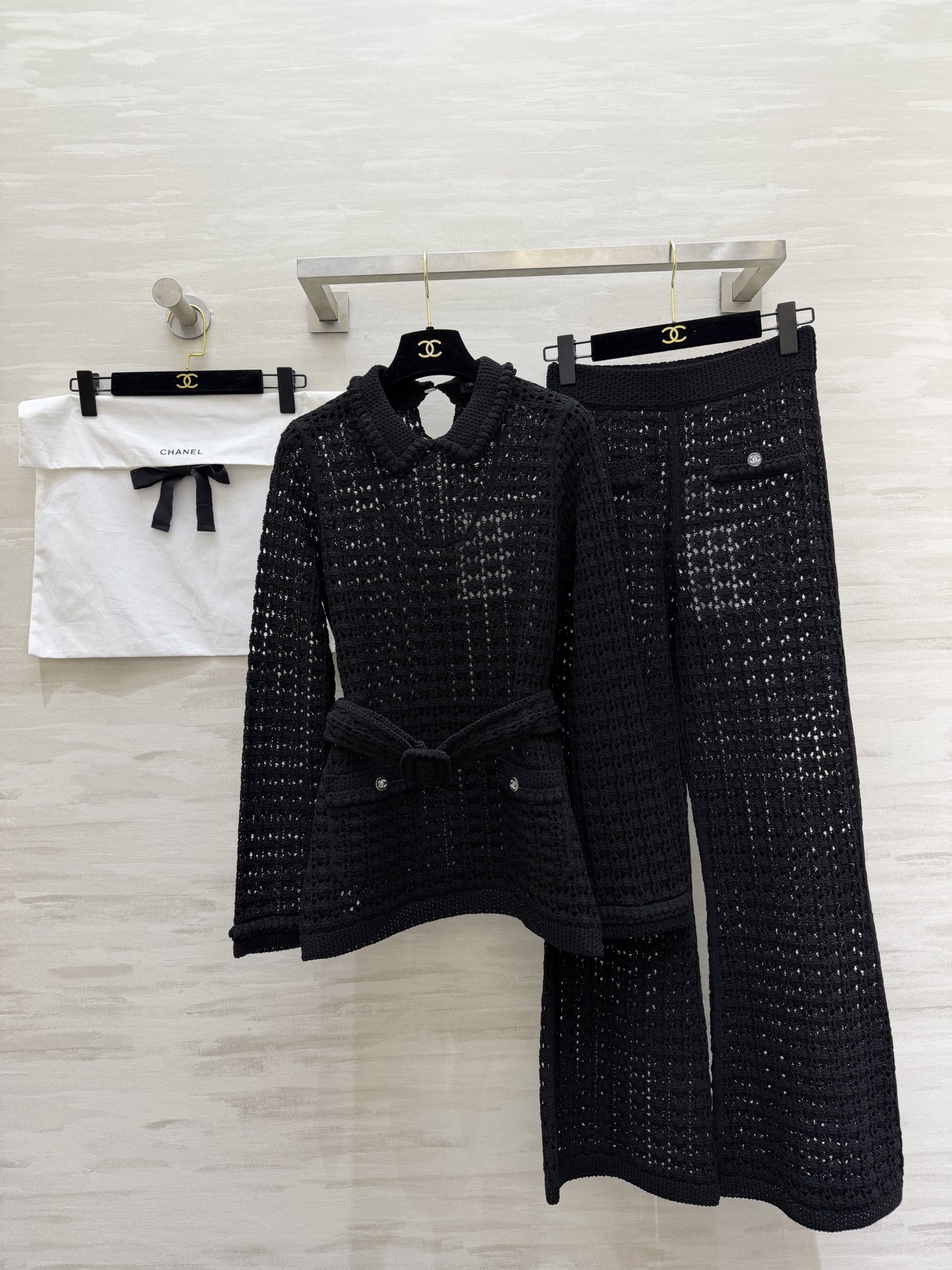 #Chane♡²⁶ C早春度假系列镂空针织裤 镂空针织面料 透气又舒适 春夏穿超合适！高腰直筒设计 修饰