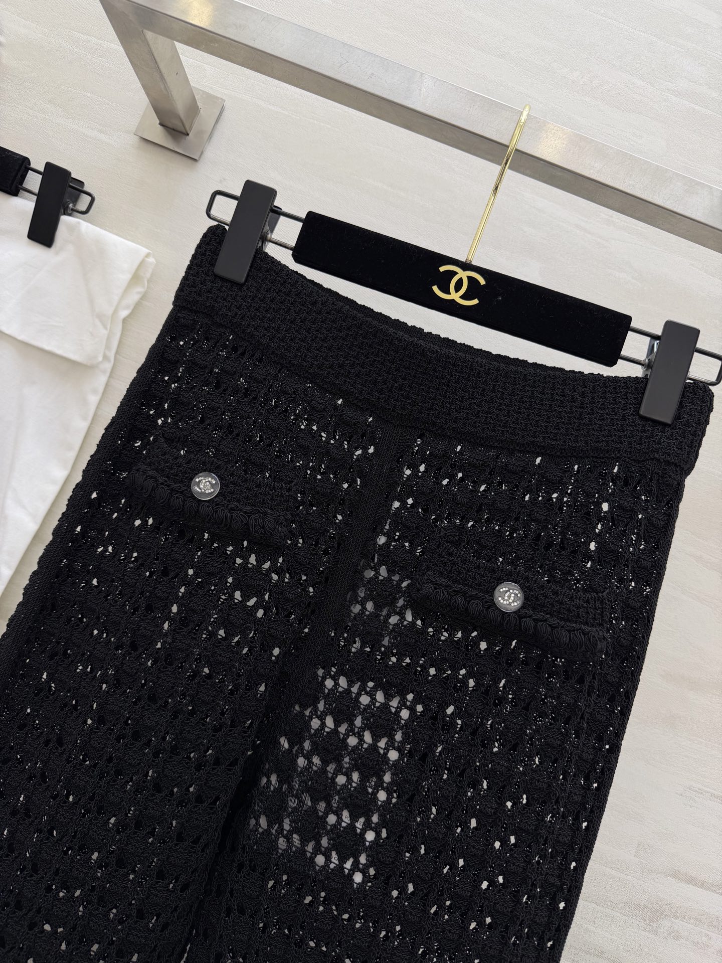 #Chane♡²⁶ C早春度假系列镂空针织裤 镂空针织面料 透气又舒适 春夏穿超合适！高腰直筒设计 修饰