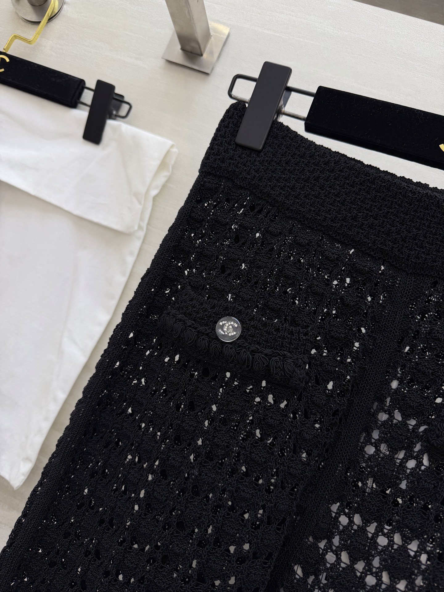 #Chane♡²⁶ C早春度假系列镂空针织裤 镂空针织面料 透气又舒适 春夏穿超合适！高腰直筒设计 修饰