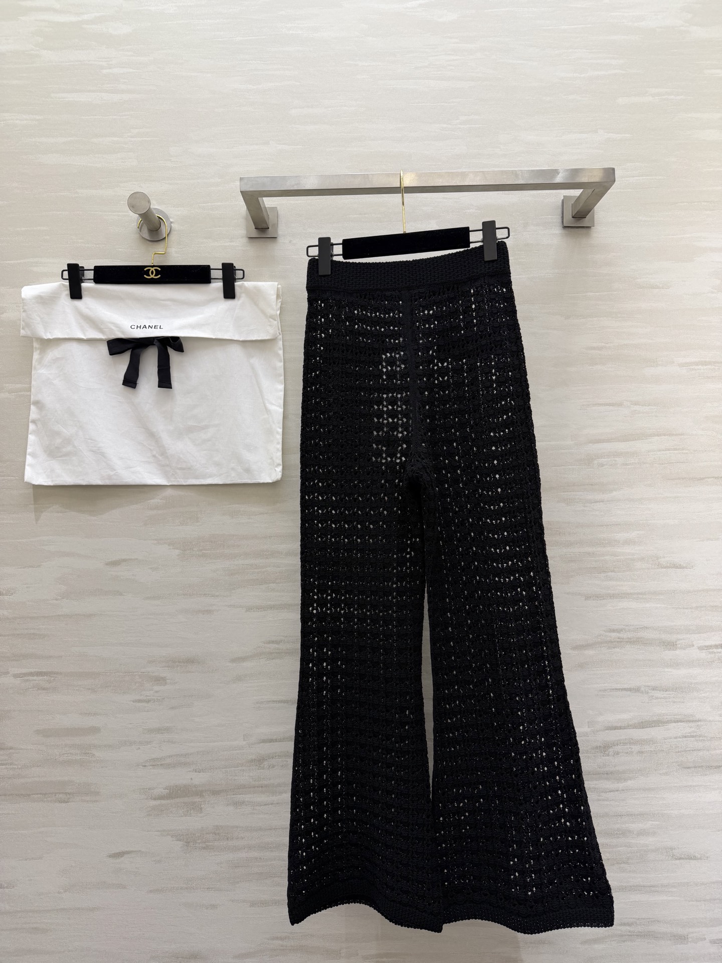 #Chane♡²⁶ C早春度假系列镂空针织裤 镂空针织面料 透气又舒适 春夏穿超合适！高腰直筒设计 修饰