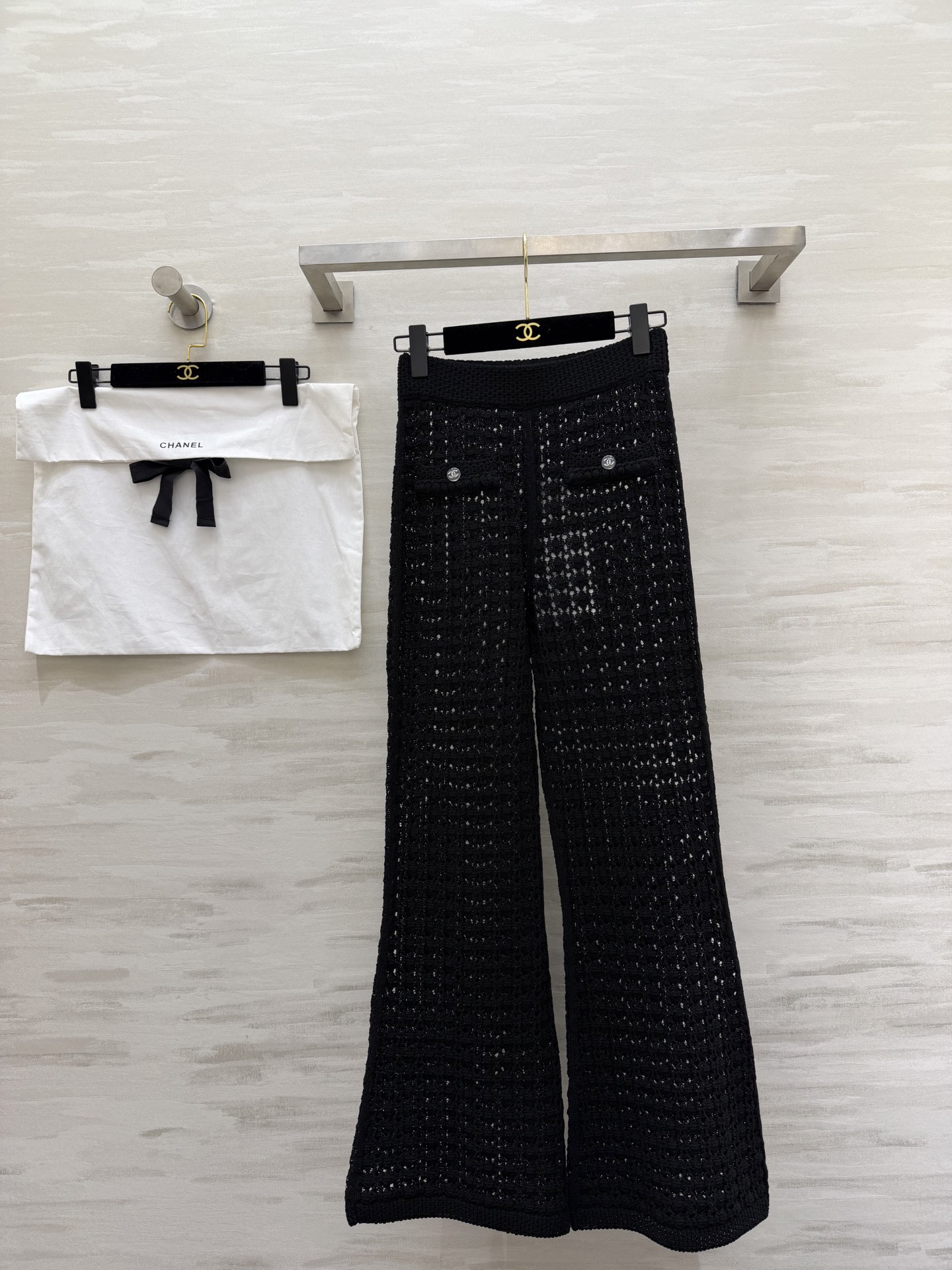 #Chane♡²⁶ C早春度假系列镂空针织裤 镂空针织面料 透气又舒适 春夏穿超合适！高腰直筒设计 修饰