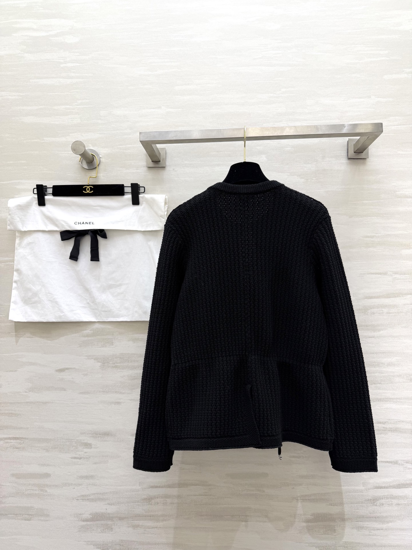#Chane♡²⁶C黑色针织开衫 经典圆领设计 细腻针织面料 质感柔软亲肤 正面挂扣+两侧口袋，高级精致