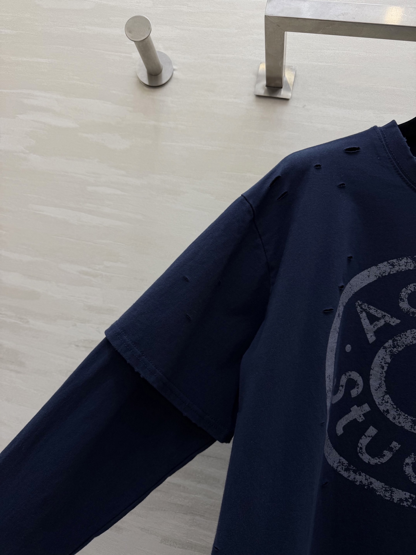 𝐀𝐜𝐧𝐞徽章假两件长袖 太太太帅了！！勇敢的人先享受 谁懂！含金量十足🫐一眼就爱上的蓝色高品质定制 现货