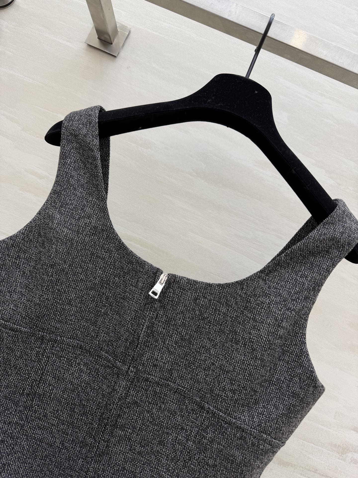 #Gucc♡²⁶新款 灰色背心 羊毛混纺面料 日常穿搭超百搭！U型领时髦感up💃 灰色低调优雅，随便搭牛