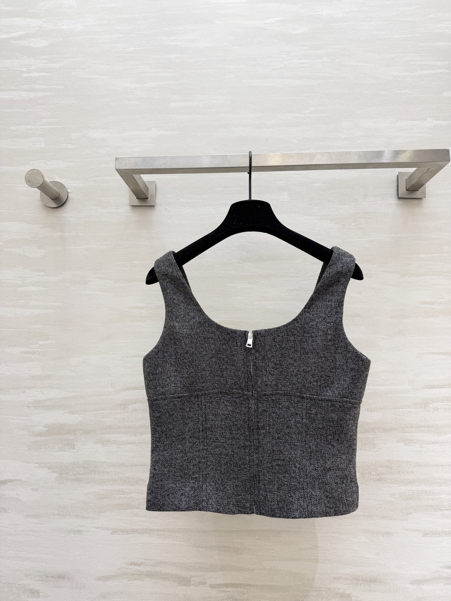 #Gucc♡²⁶新款 灰色背心 羊毛混纺面料 日常穿搭超百搭！U型领时髦感up💃 灰色低调优雅，随便搭牛