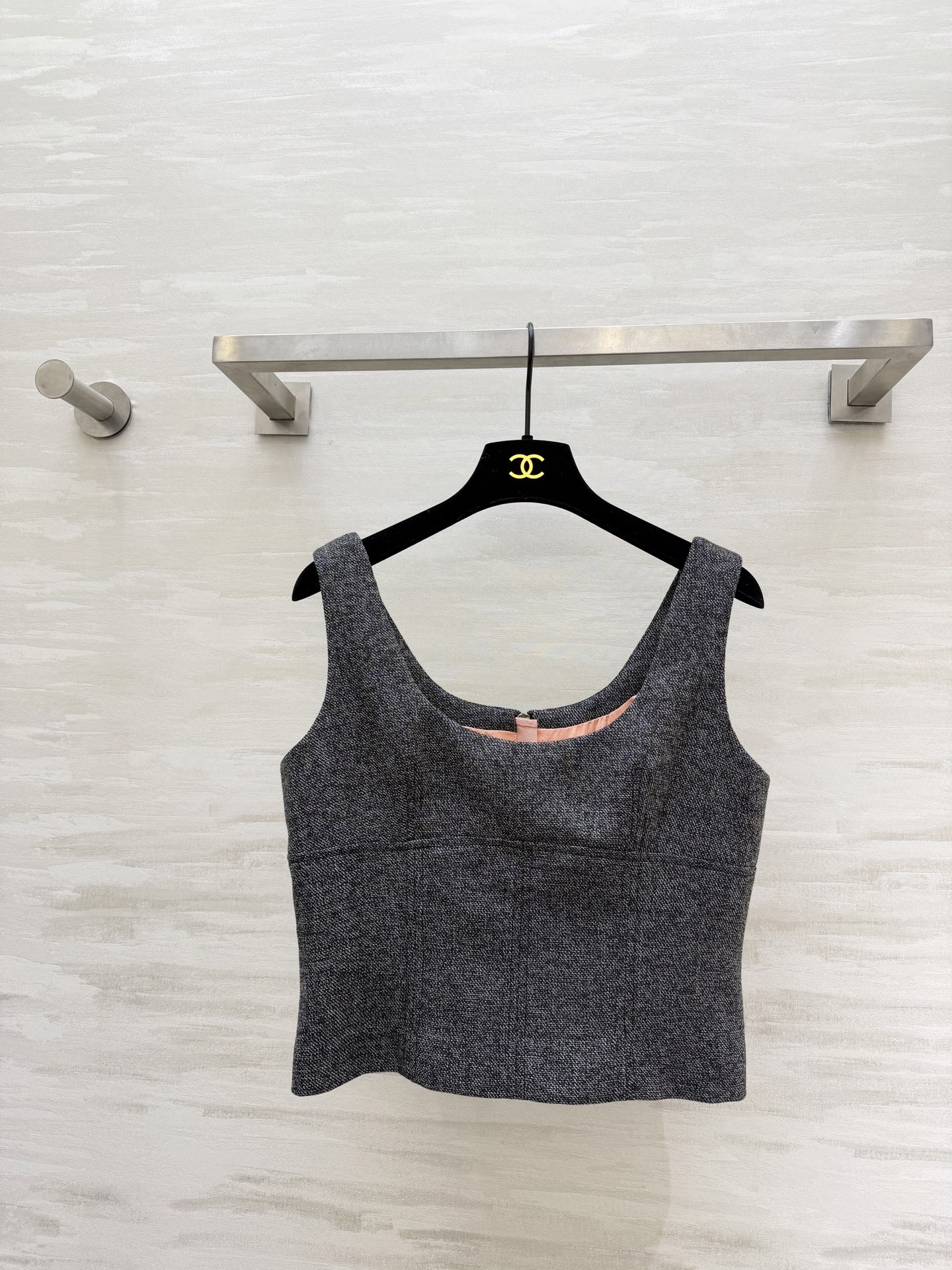 #Gucc♡²⁶新款 灰色背心 羊毛混纺面料 日常穿搭超百搭！U型领时髦感up💃 灰色低调优雅，随便搭牛