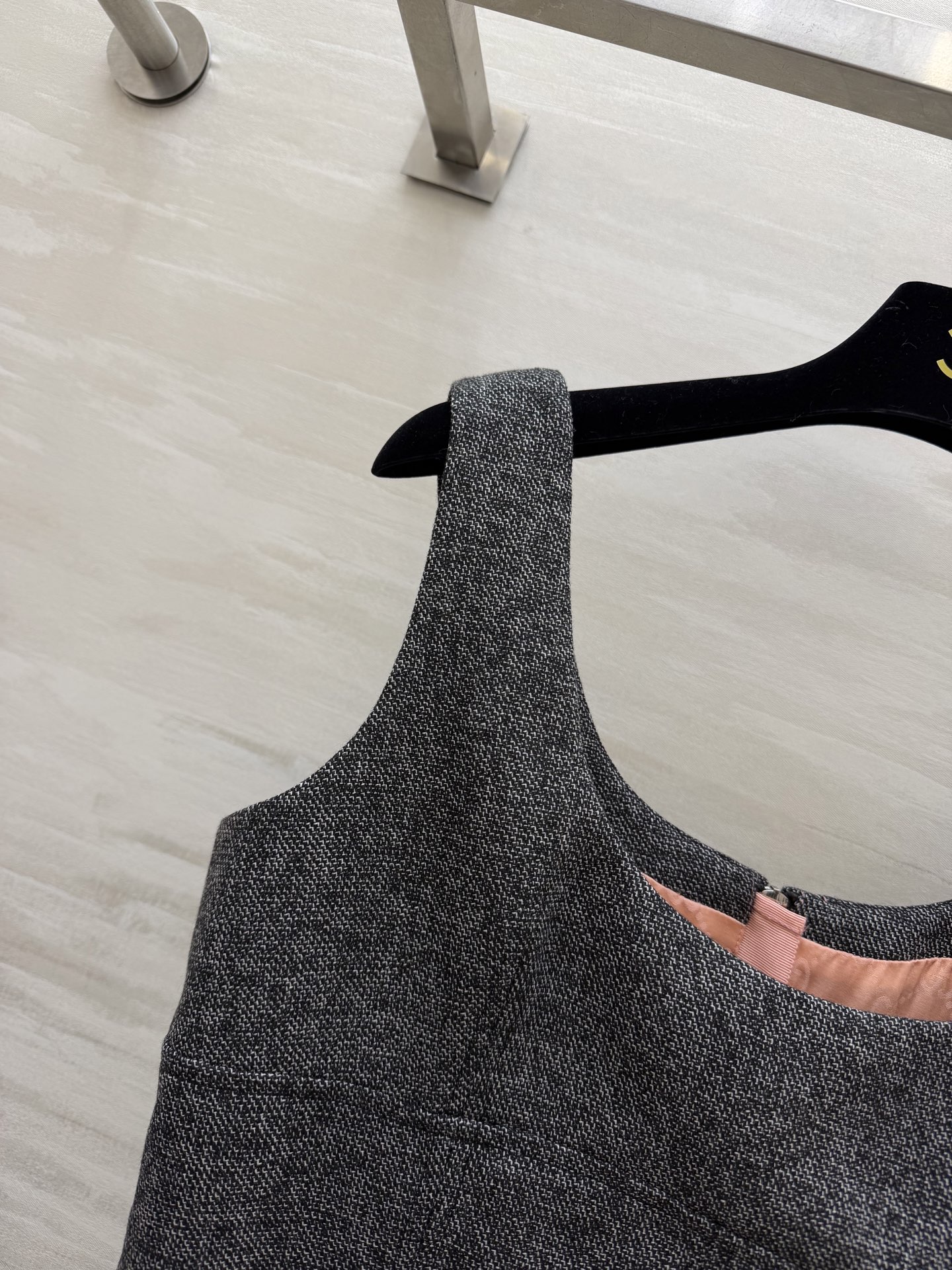 #Gucc♡²⁶新款 灰色背心 羊毛混纺面料 日常穿搭超百搭！U型领时髦感up💃 灰色低调优雅，随便搭牛