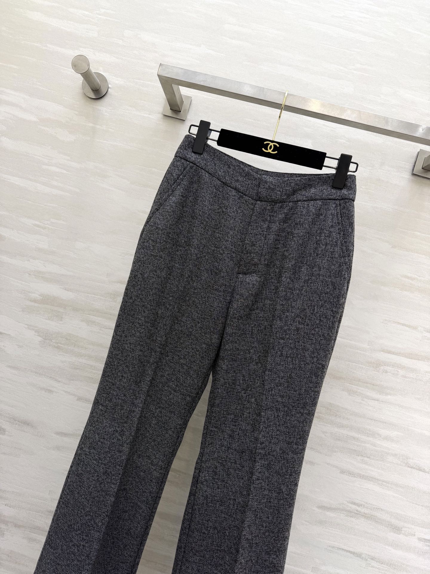 #Gucc♡²⁶新款 灰色微喇西裤 羊毛混纺面料 日常穿搭超百搭！微喇版型时髦感up💃 灰色低调优雅 内