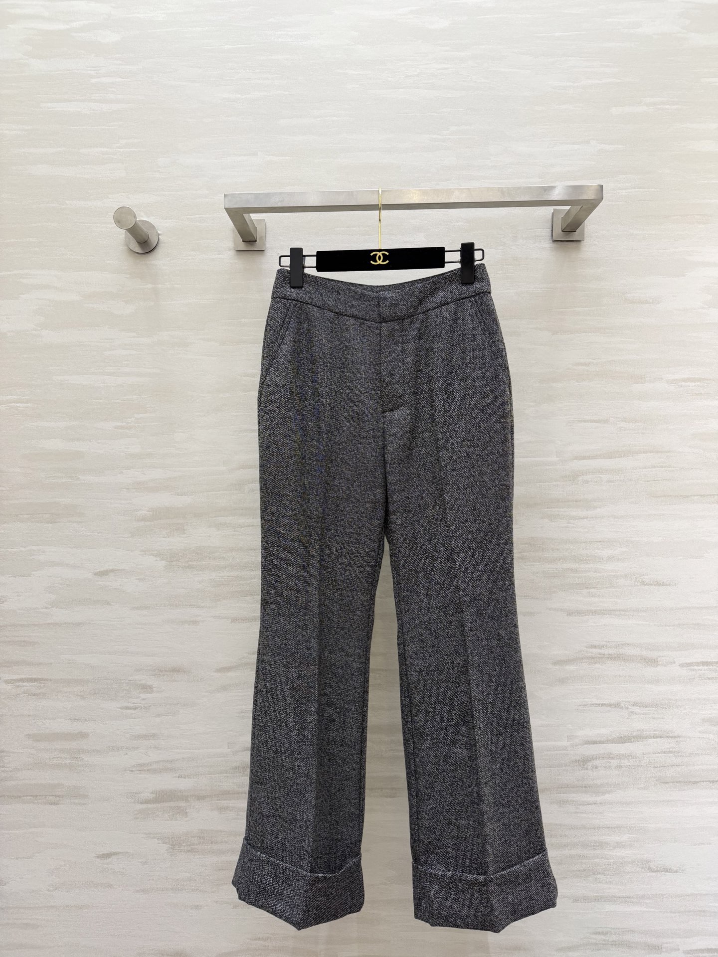 #Gucc♡²⁶新款 灰色微喇西裤 羊毛混纺面料 日常穿搭超百搭！微喇版型时髦感up💃 灰色低调优雅 内