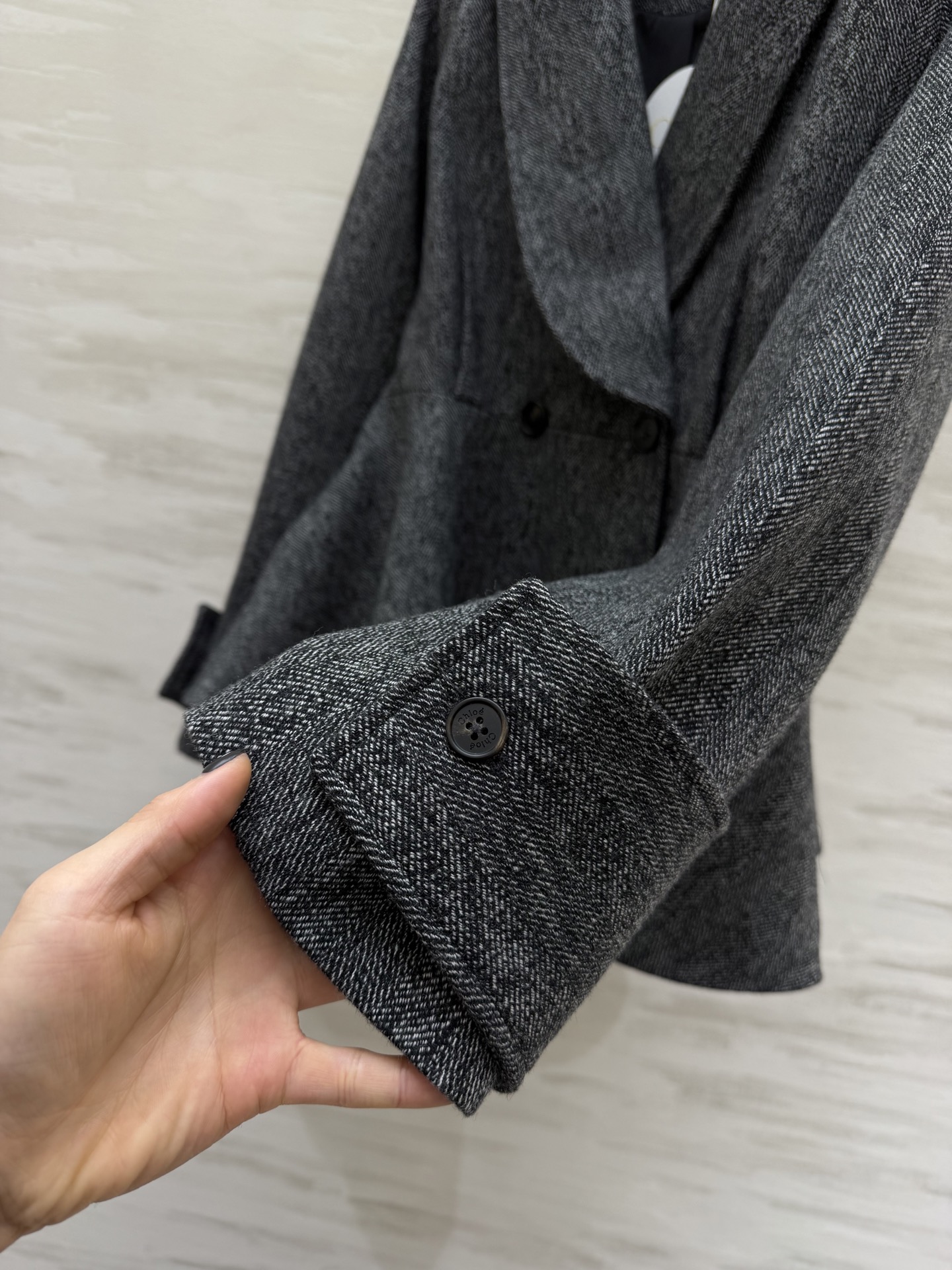 #Chlo♡²⁶新款 收腰花呢外套 采用初剪羊毛花呢 青果领设计法式复古优雅感满满 收腰剪裁+裙摆式下摆