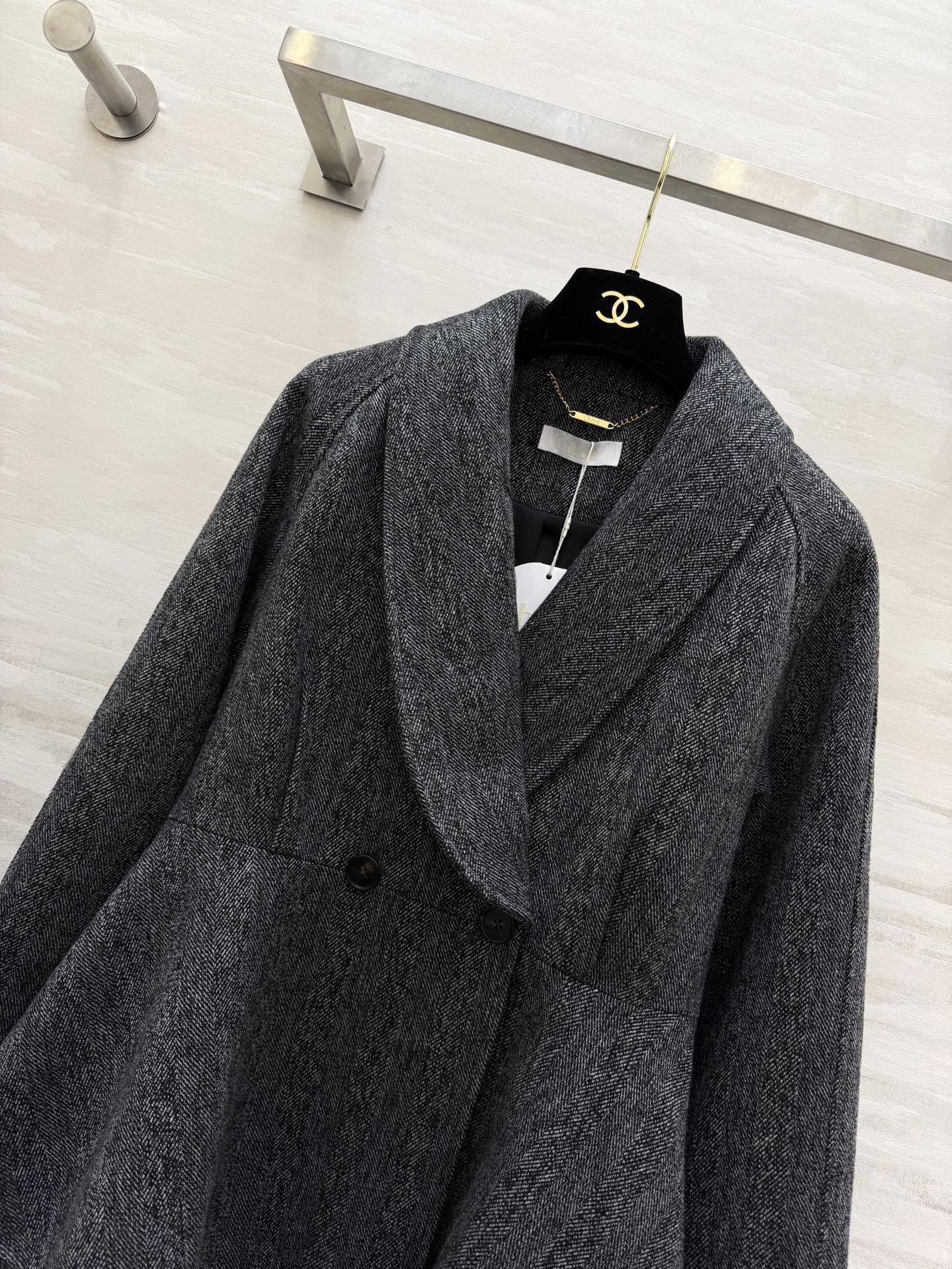 #Chlo♡²⁶新款 收腰花呢外套 采用初剪羊毛花呢 青果领设计法式复古优雅感满满 收腰剪裁+裙摆式下摆