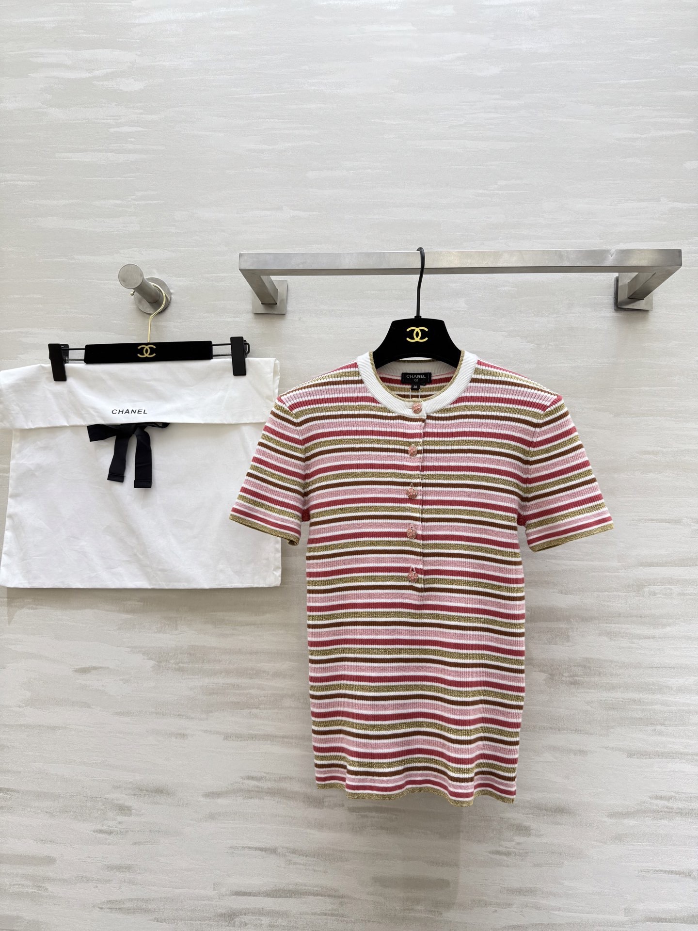 NO:716815,#ChaneC button-open striped sweater, original development, high-quality customization, ready-made, size 36/38/40,,chanel,19860909#ChaneC 纽扣开合条纹针织衫 原版开发 高品质定制 现货首发size36/38/40,,chanel,,Women's clothing