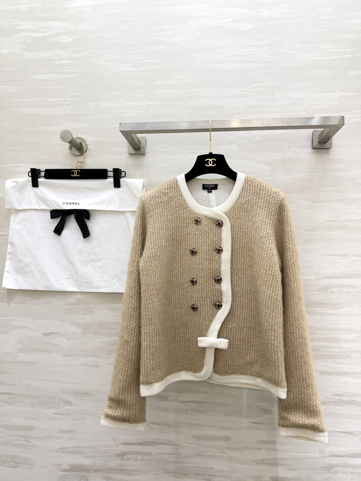 NO:717593,#Chane Ski Series Long-sleeved knitted jacket Customized original fabric Mohair hanging process Real silk lining High version shipped size36/38/40 (,,chanel,jackets & coats,real silk,19860909#Chane滑雪系列 长袖针织外套 定制原版面料 马海毛挂毛工艺 真丝里布 高版本出货 size36/38/40（,,chanel,jackets & coats,real silk,,Women's clothing