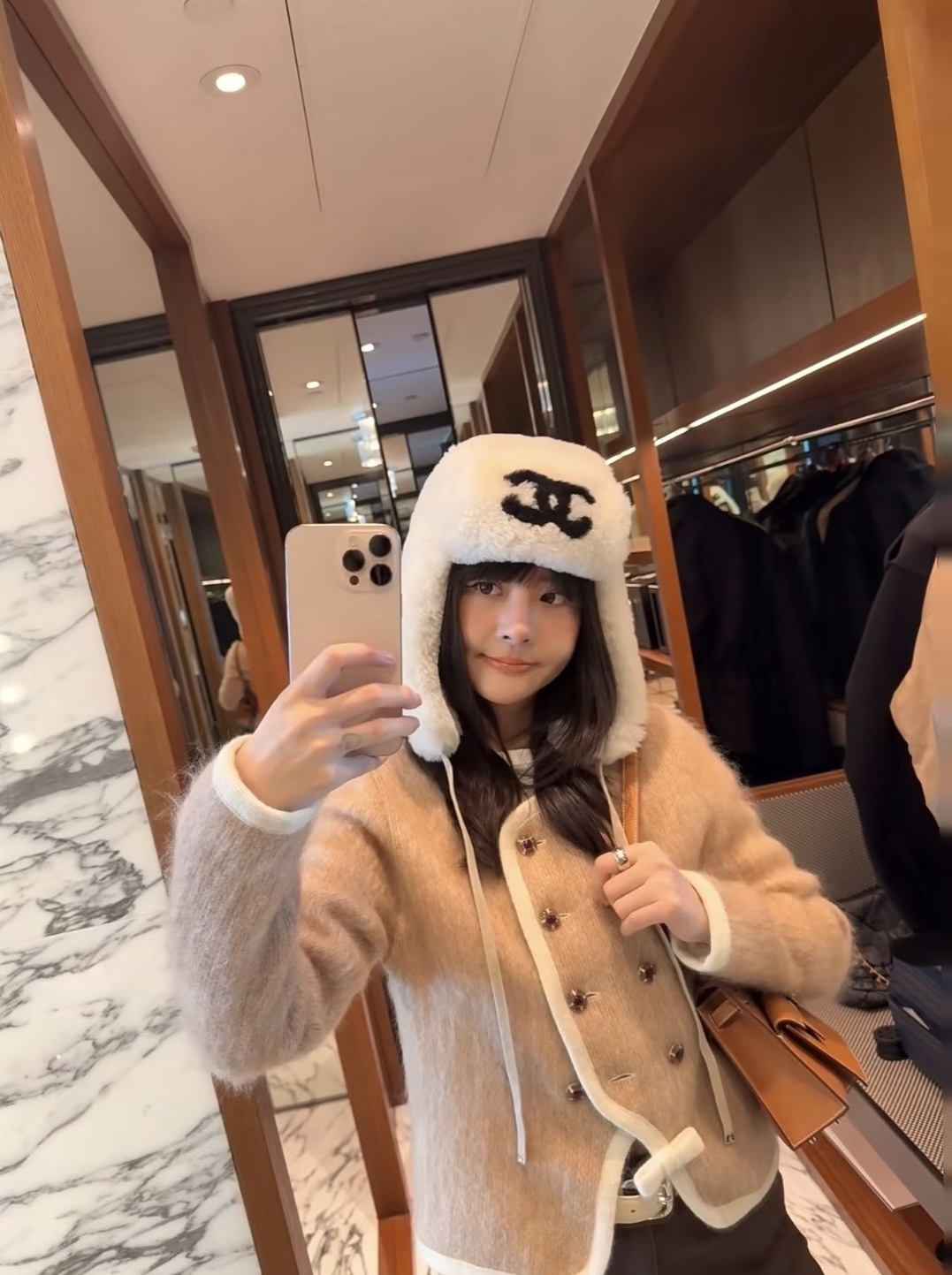 NO:716809,,,19860909,,,Women's clothing