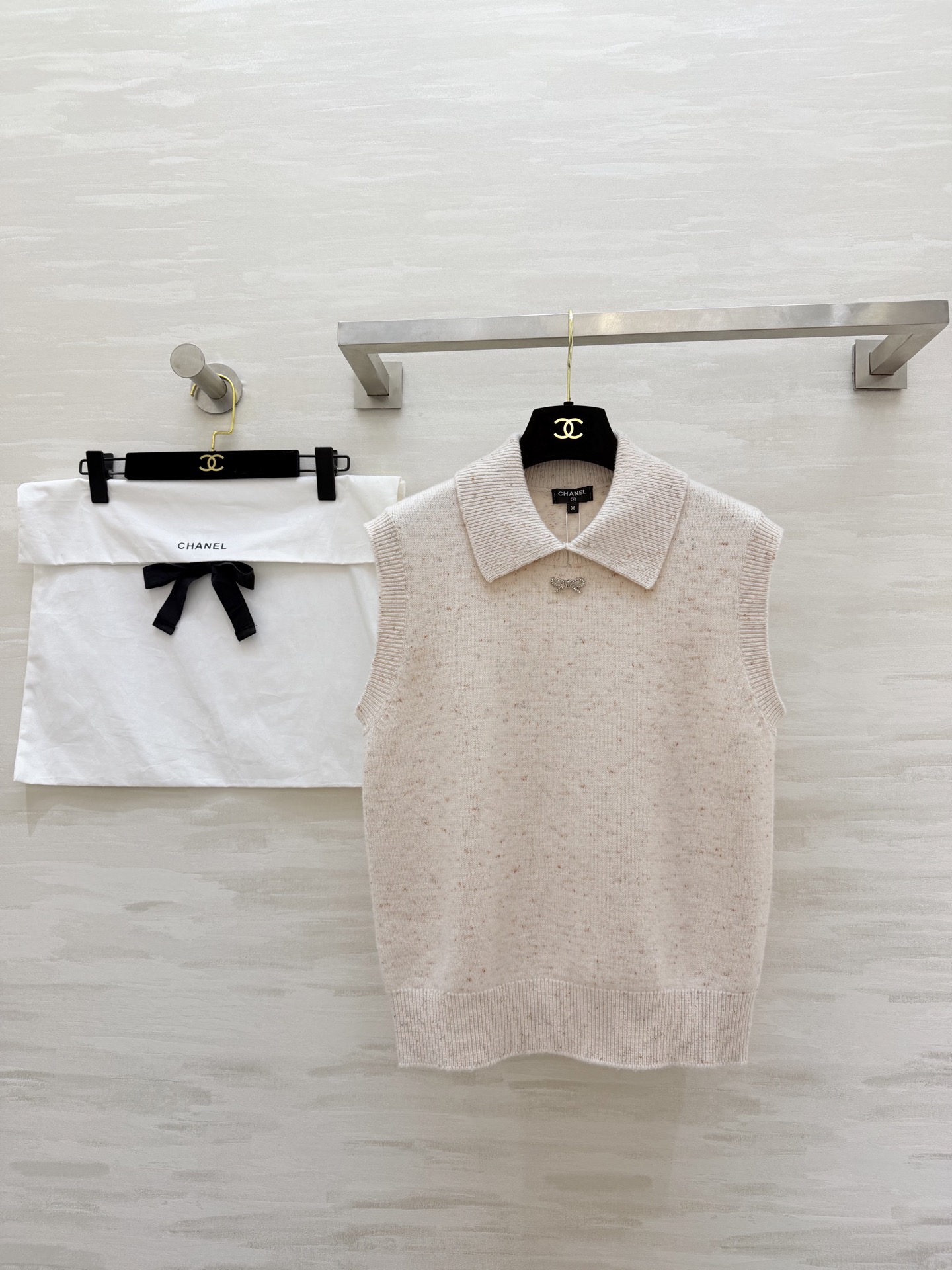 NO:716807,#Chane ski series original development lapel knitted vest high quality customized ready stock first size36/38/40,,chanel,19860909#Chane滑雪系列 原版开发 翻领针织背心 高品质定制 现货首发size36/38/40,,chanel,,Women's clothing