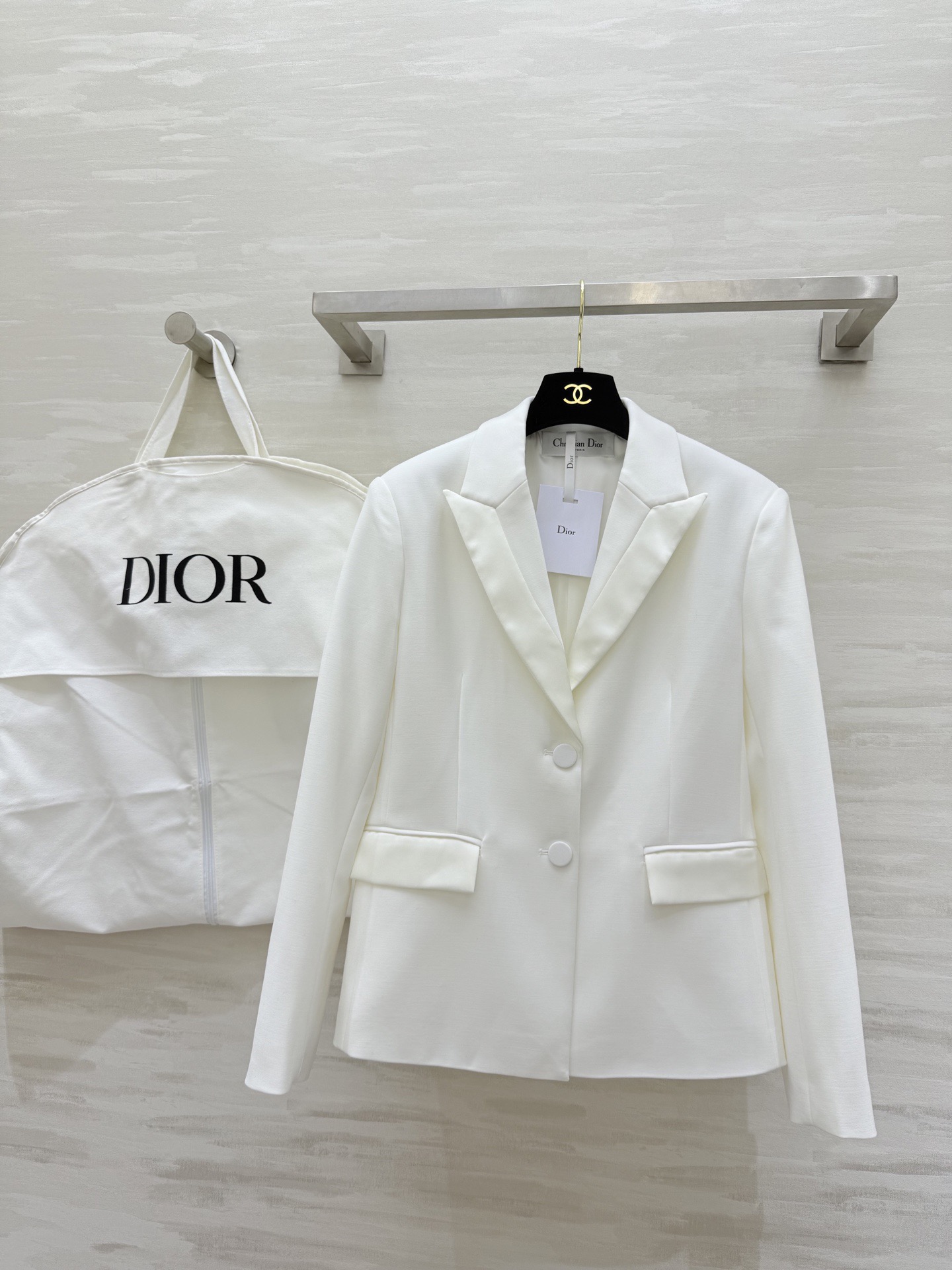 NO:717205,#DIO new minimalist style suit jacket, high quality customization, available in stock first size S/M/L (S size bust 90, length 59),, dior, jackets & coats, business suit,19860909#DIO新款 极简风西装外套 高品质定制 现货首发sizeS/M/L（s码胸围90,衣长59）,,dior,jackets & coats,business suit,,Women's clothing