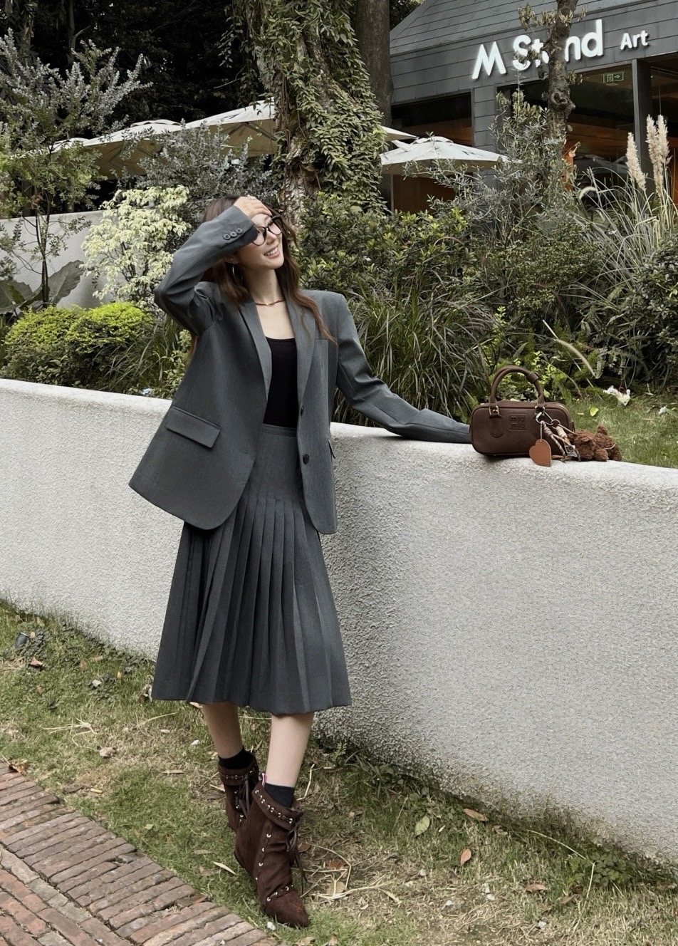 NO:729176,,,19860909,,,Women's clothing