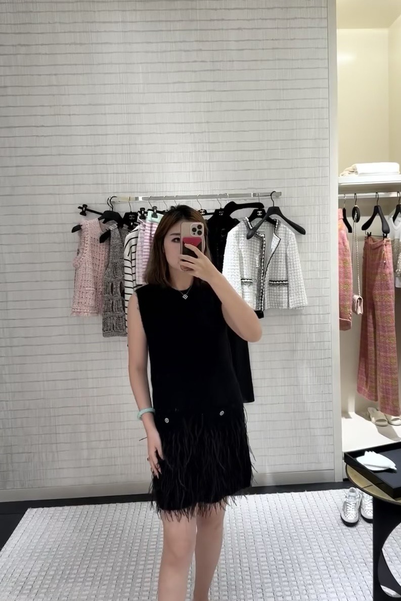 NO:730195,,,19860909,,,Women's clothing