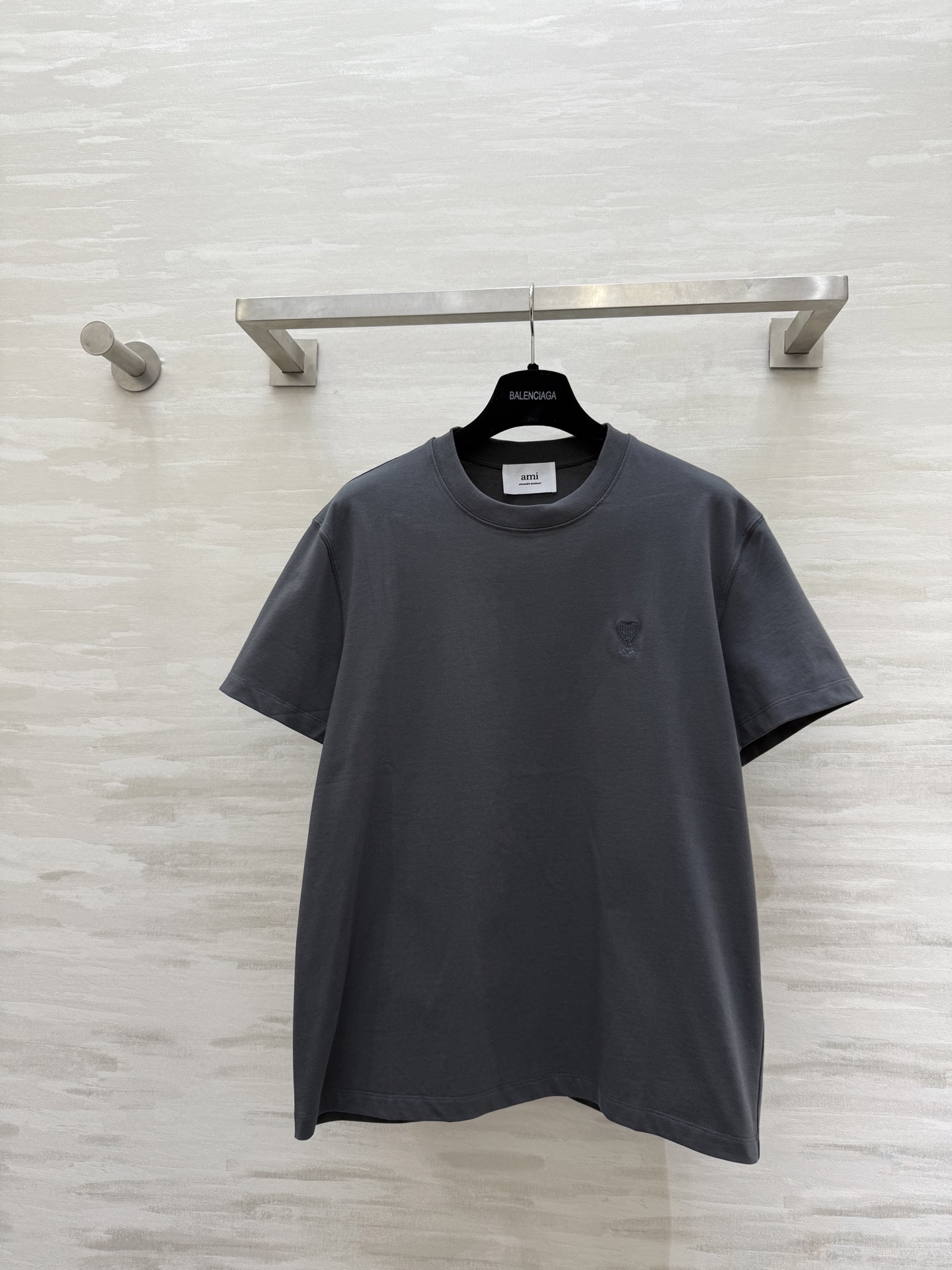 NO:732509,#amiLove Embroidery Short-sleeved T-shirt High-quality customization Available in stock first size S/M/L (S size chest 96, length 60),, T-shirt, tees, t-shirt,19860909#ami爱心刺绣 短袖T恤 高品质定制 现货首发sizeS/M/L（s码胸围96,衣长60）,,T-shirt,tees，t-shirt,,Women's clothing