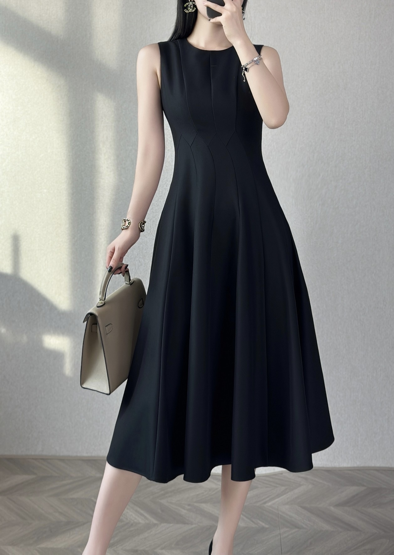 NO:732500,,,19860909,,,Women's clothing