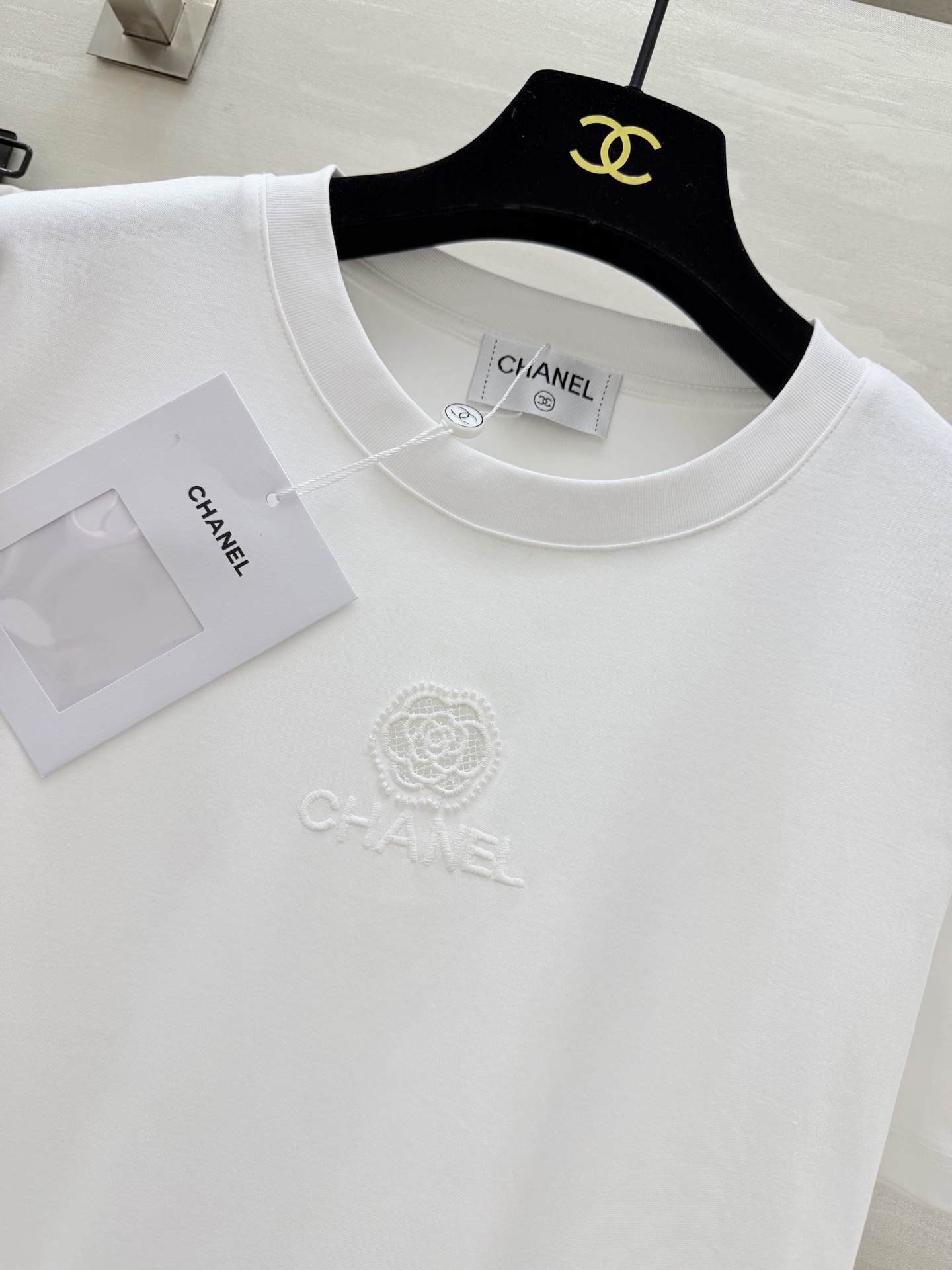 #Chane♡²⁶春夏新款 logo刺绣🪡重工钉珠短袖T恤 高品质定制 现货首发size：36/38/4