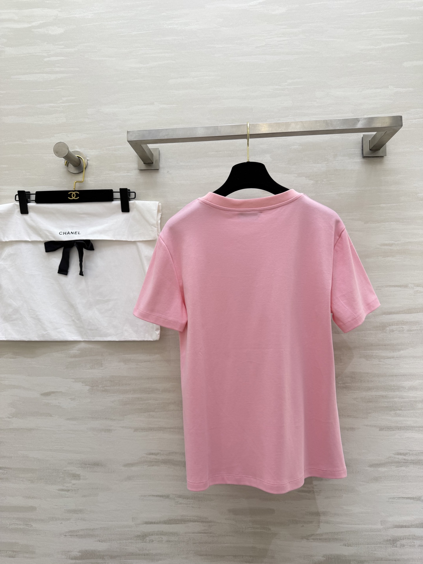 #Chane♡²⁶春夏新款 logo刺绣🪡重工钉珠短袖T恤 高品质定制 现货首发size：36/38/4