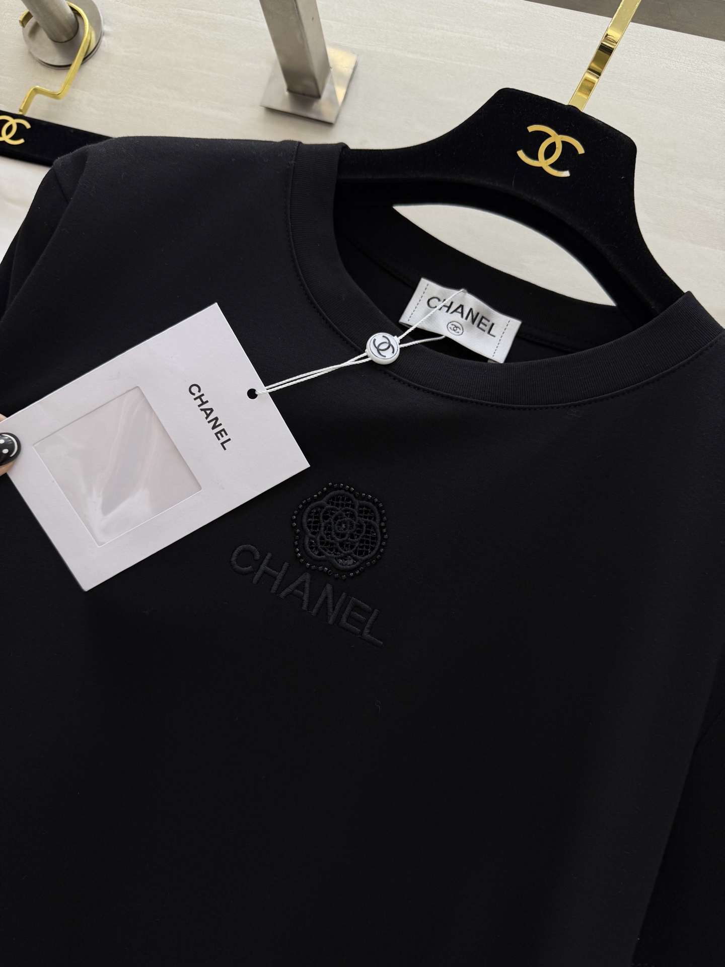 #Chane♡²⁶春夏新款 logo刺绣🪡重工钉珠短袖T恤 高品质定制 现货首发size：36/38/4