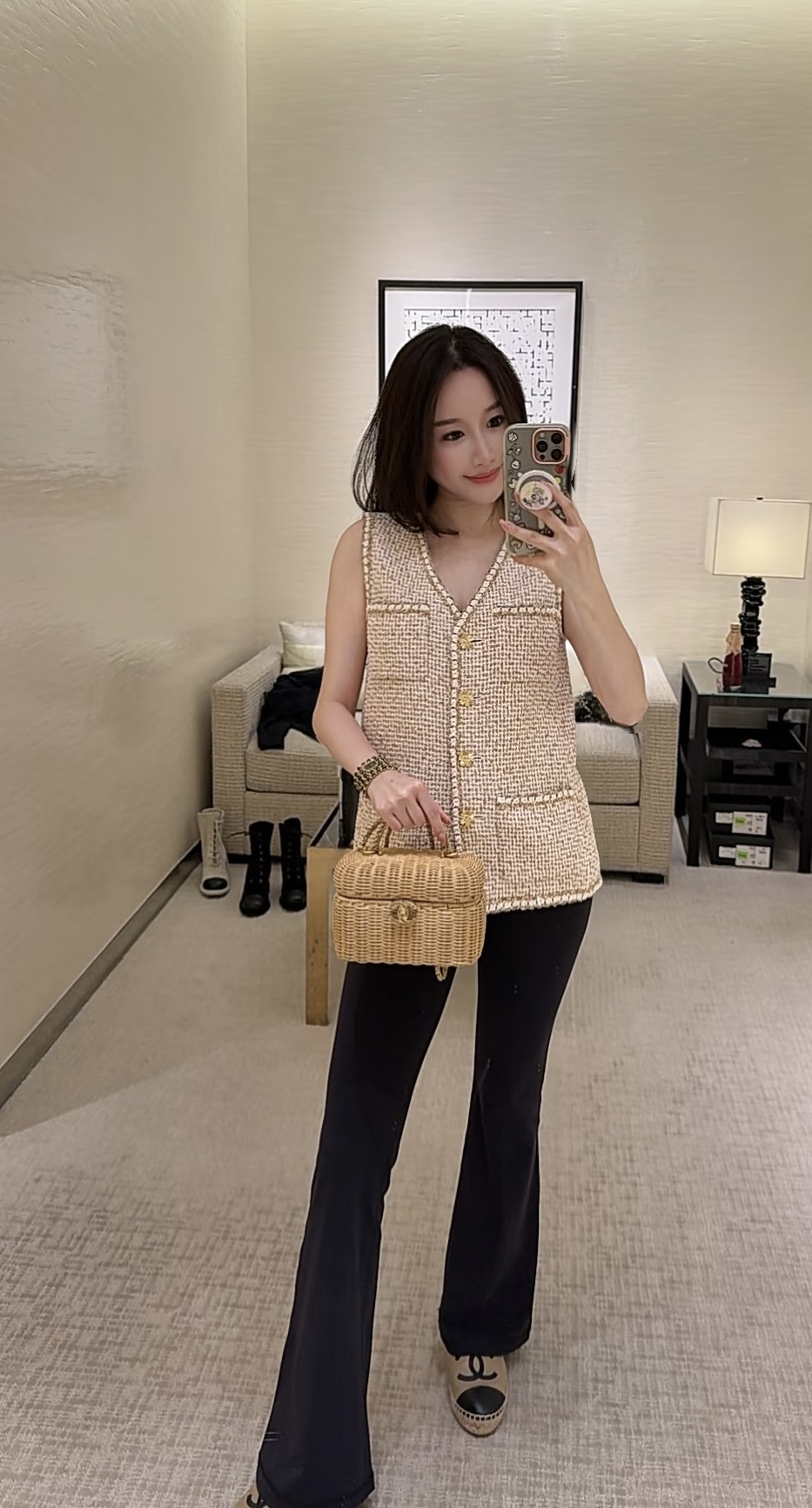 NO:733852,,,19860909,,,Women's clothing