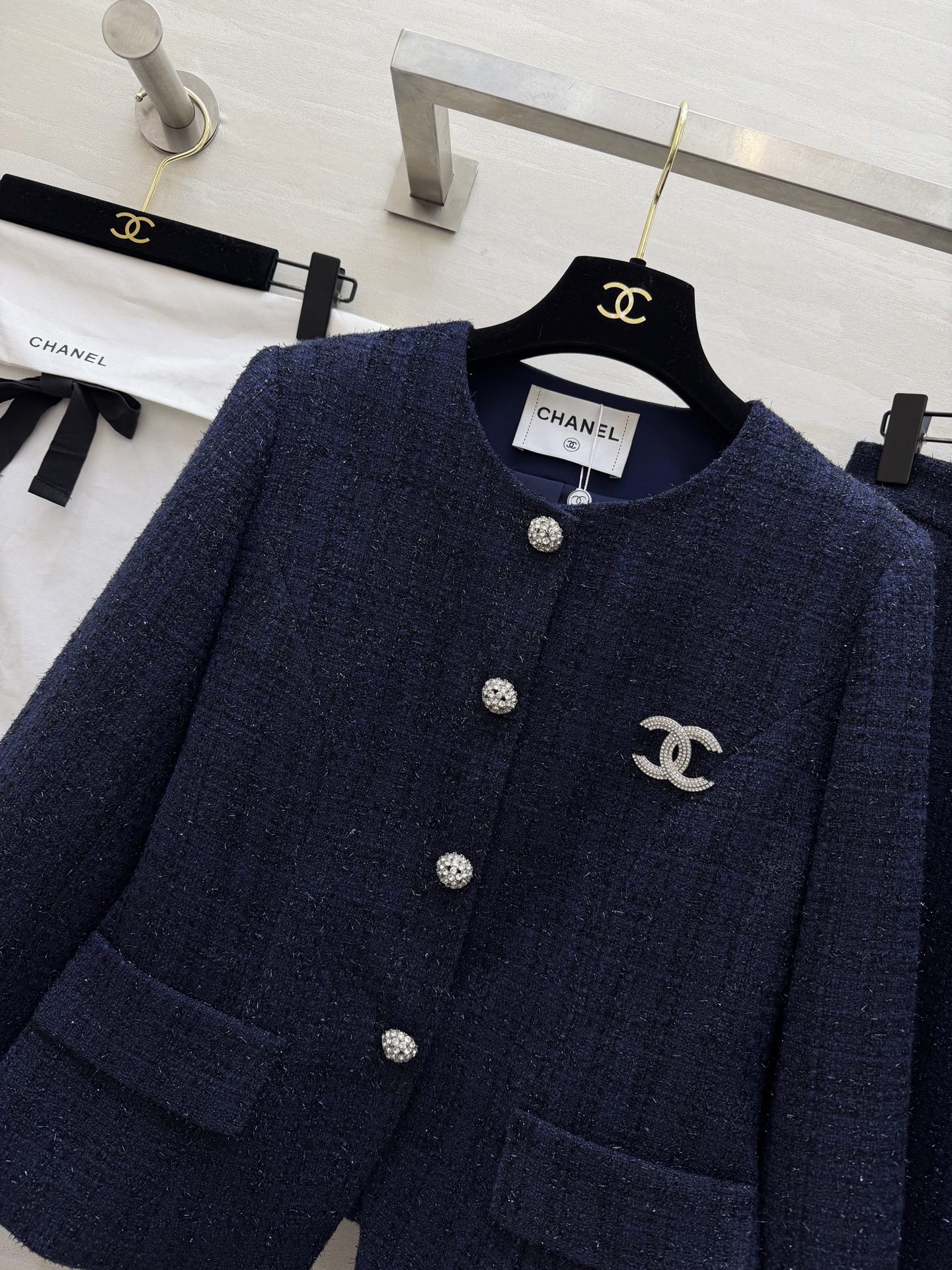 #Chane♡²⁶早春新款 编织花呢套装裙 配送胸针精致高级 立体剪裁版型上身优雅娇贵 高品质定制 现货