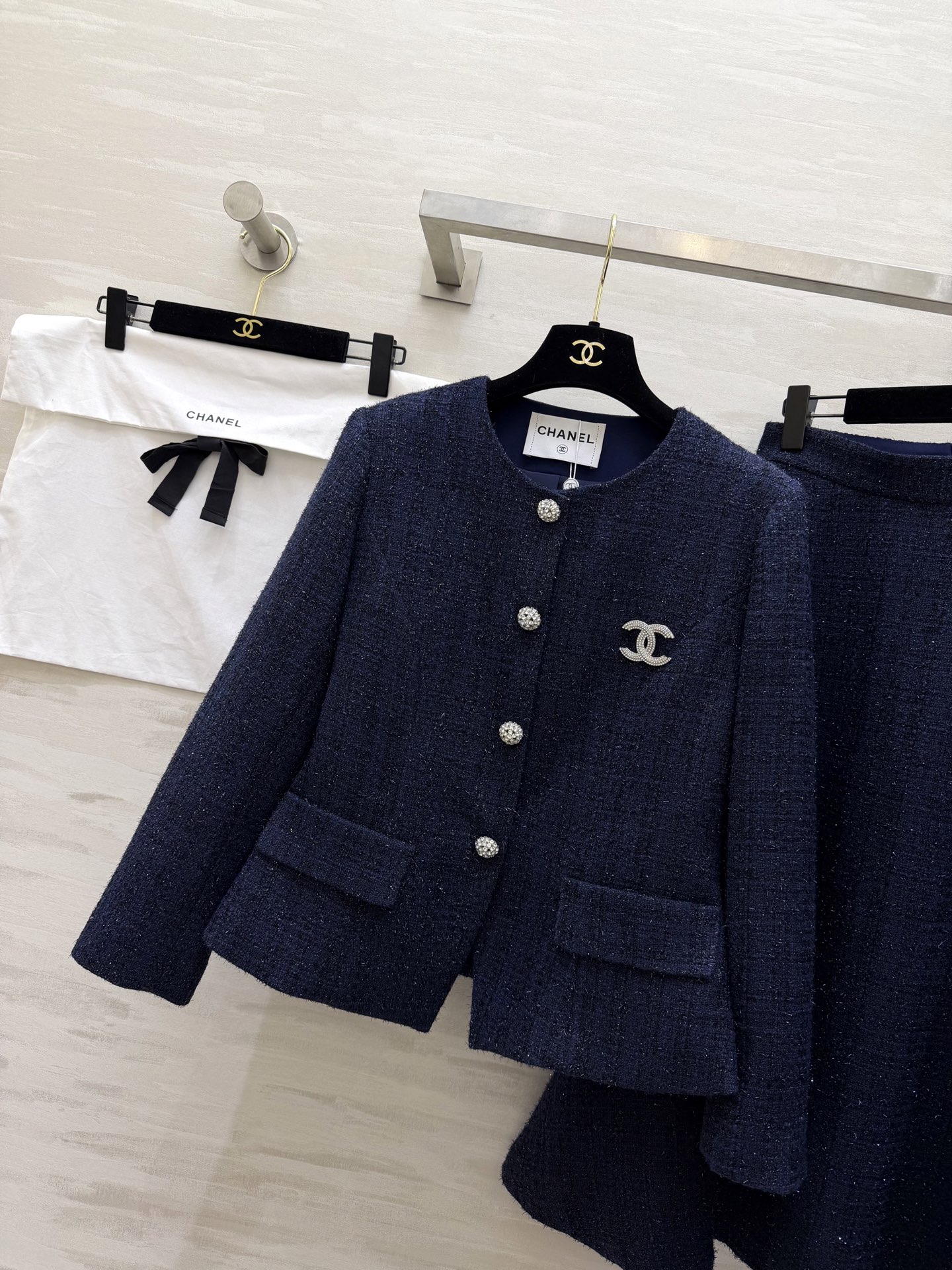 #Chane♡²⁶早春新款 编织花呢套装裙 配送胸针精致高级 立体剪裁版型上身优雅娇贵 高品质定制 现货