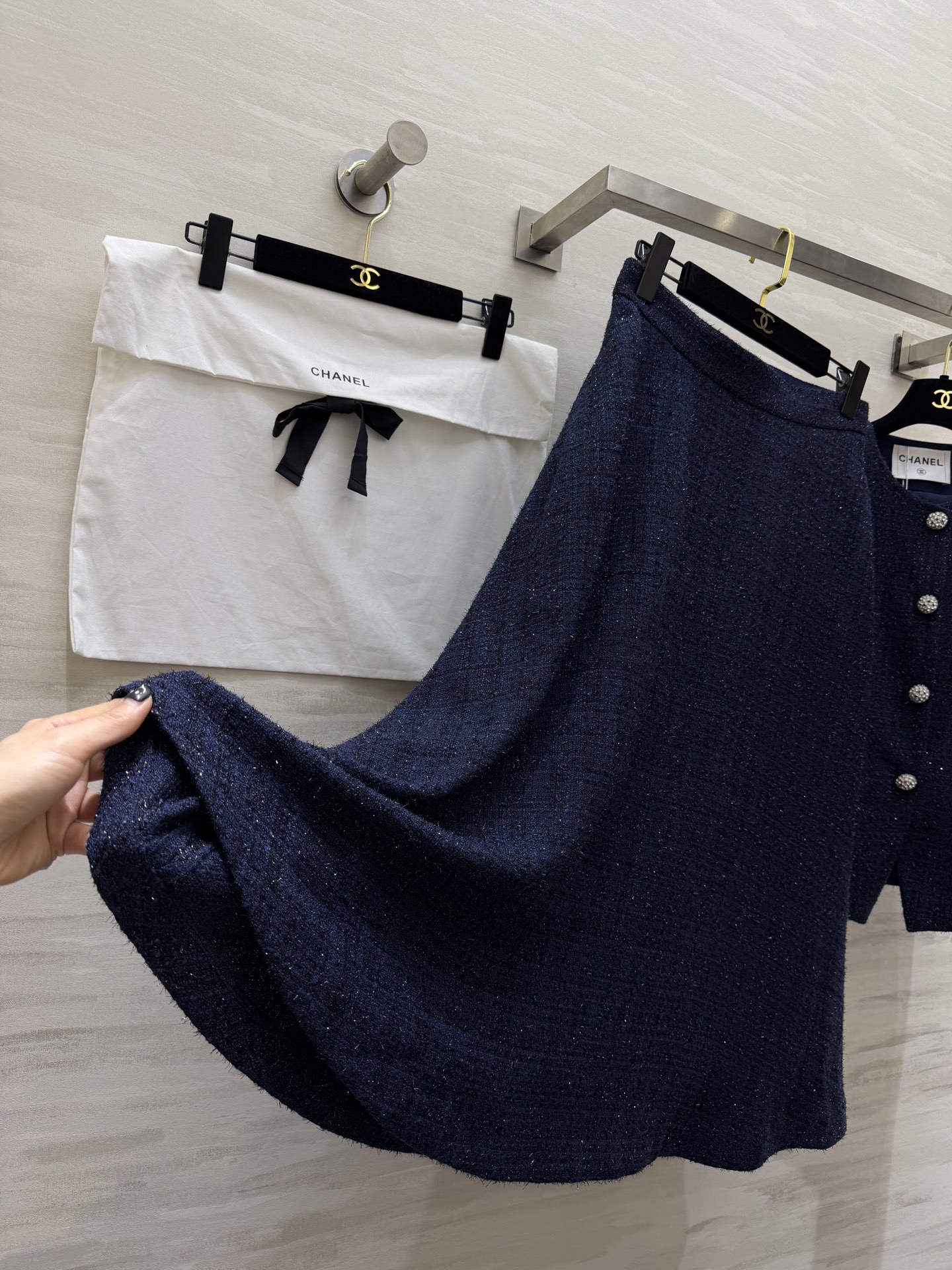 #Chane♡²⁶早春新款 编织花呢套装裙 配送胸针精致高级 立体剪裁版型上身优雅娇贵 高品质定制 现货