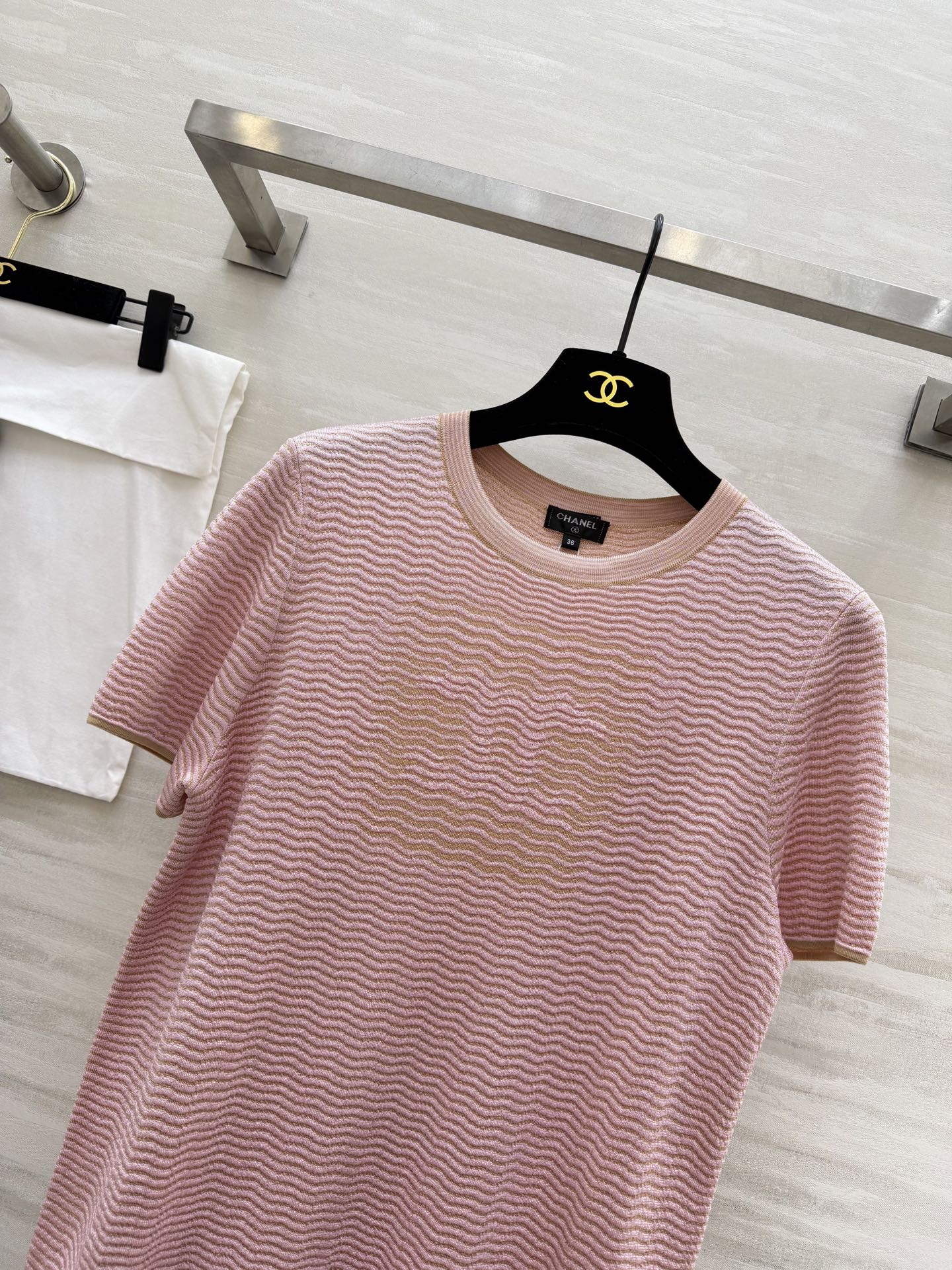 #Chane♡²⁶C 经典双C标识细条纹针织短袖 原版开发定制 高品质 现货首发size：36/38/4