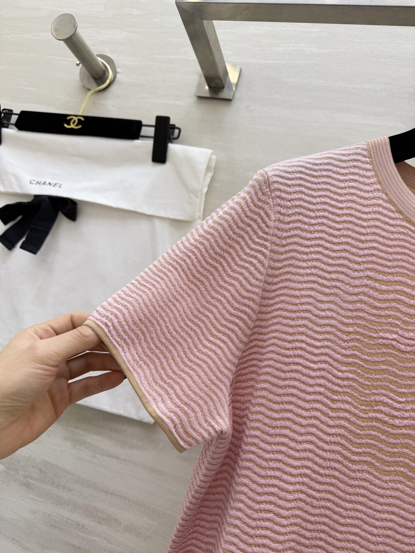 #Chane♡²⁶C 经典双C标识细条纹针织短袖 原版开发定制 高品质 现货首发size：36/38/4