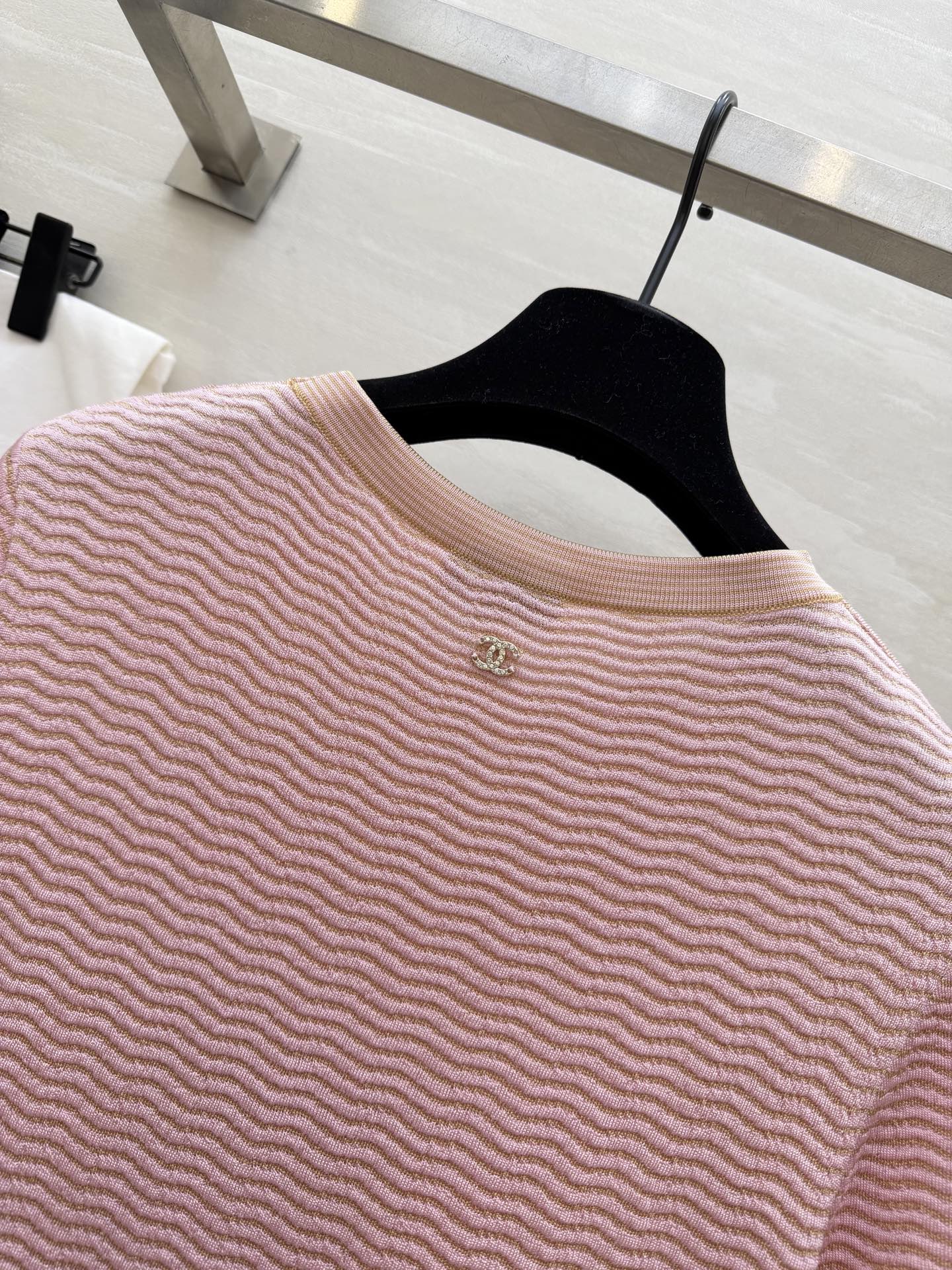 #Chane♡²⁶C 经典双C标识细条纹针织短袖 原版开发定制 高品质 现货首发size：36/38/4