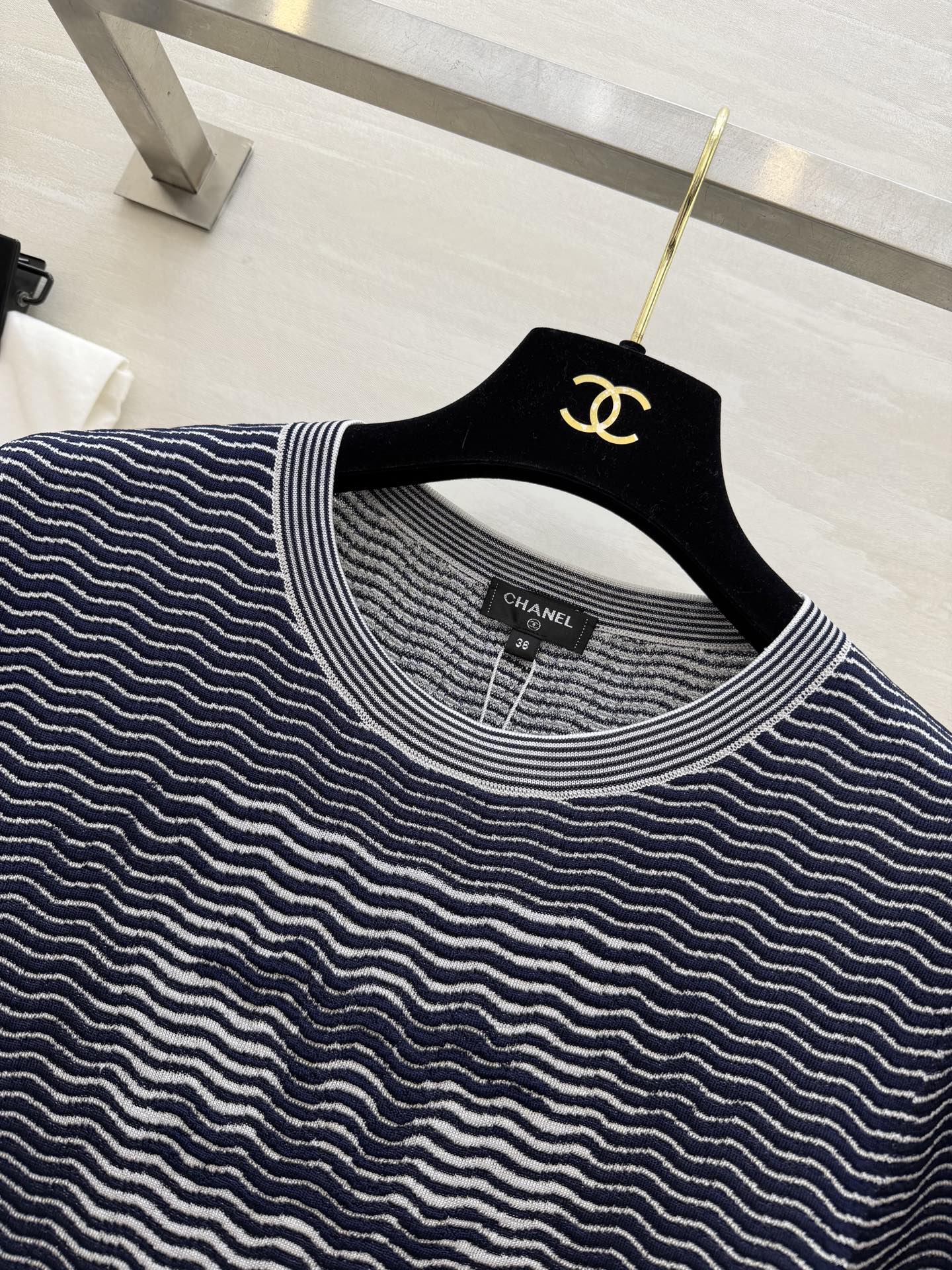 #Chane♡²⁶C 经典双C标识细条纹针织短袖 原版开发定制 高品质 现货首发size：36/38/4