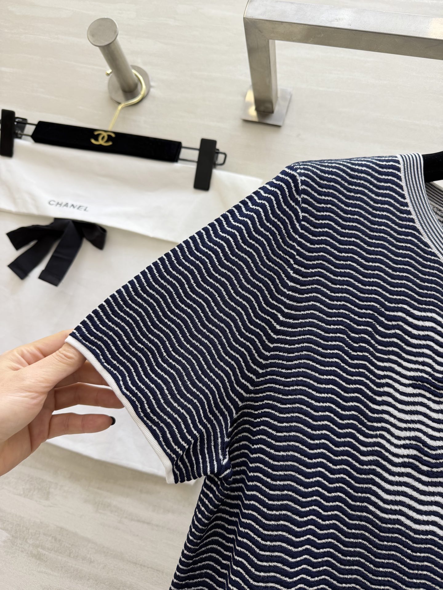 #Chane♡²⁶C 经典双C标识细条纹针织短袖 原版开发定制 高品质 现货首发size：36/38/4