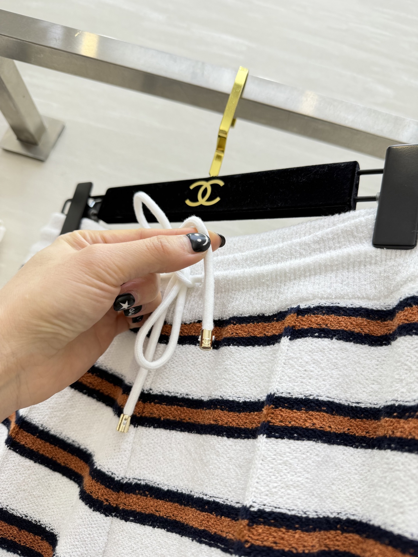 #Chane♡²⁶C早春度假系列条纹针织高腰阔腿裤 柔软针织材质 舒适又时髦 经典条纹 撞色设计 休闲度