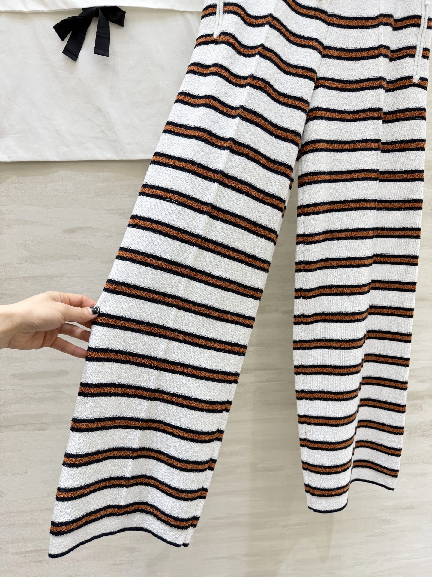 #Chane♡²⁶C早春度假系列条纹针织高腰阔腿裤 柔软针织材质 舒适又时髦 经典条纹 撞色设计 休闲度