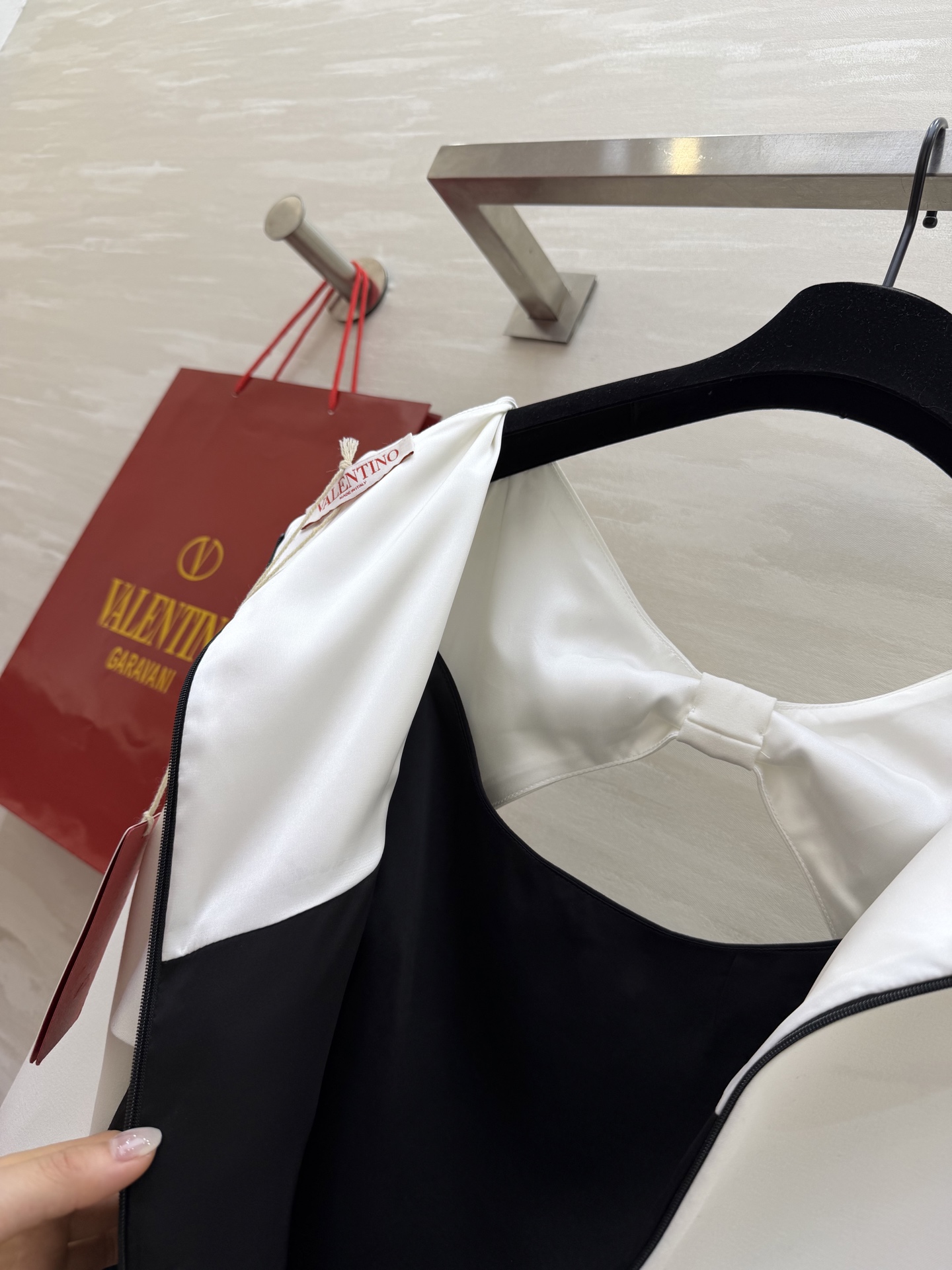 #Valentin♡²⁶拼色连衣裙 领口大蝴蝶结设计优雅又复古✨ 剪裁修身 七分袖设计 春夏穿超合适！配