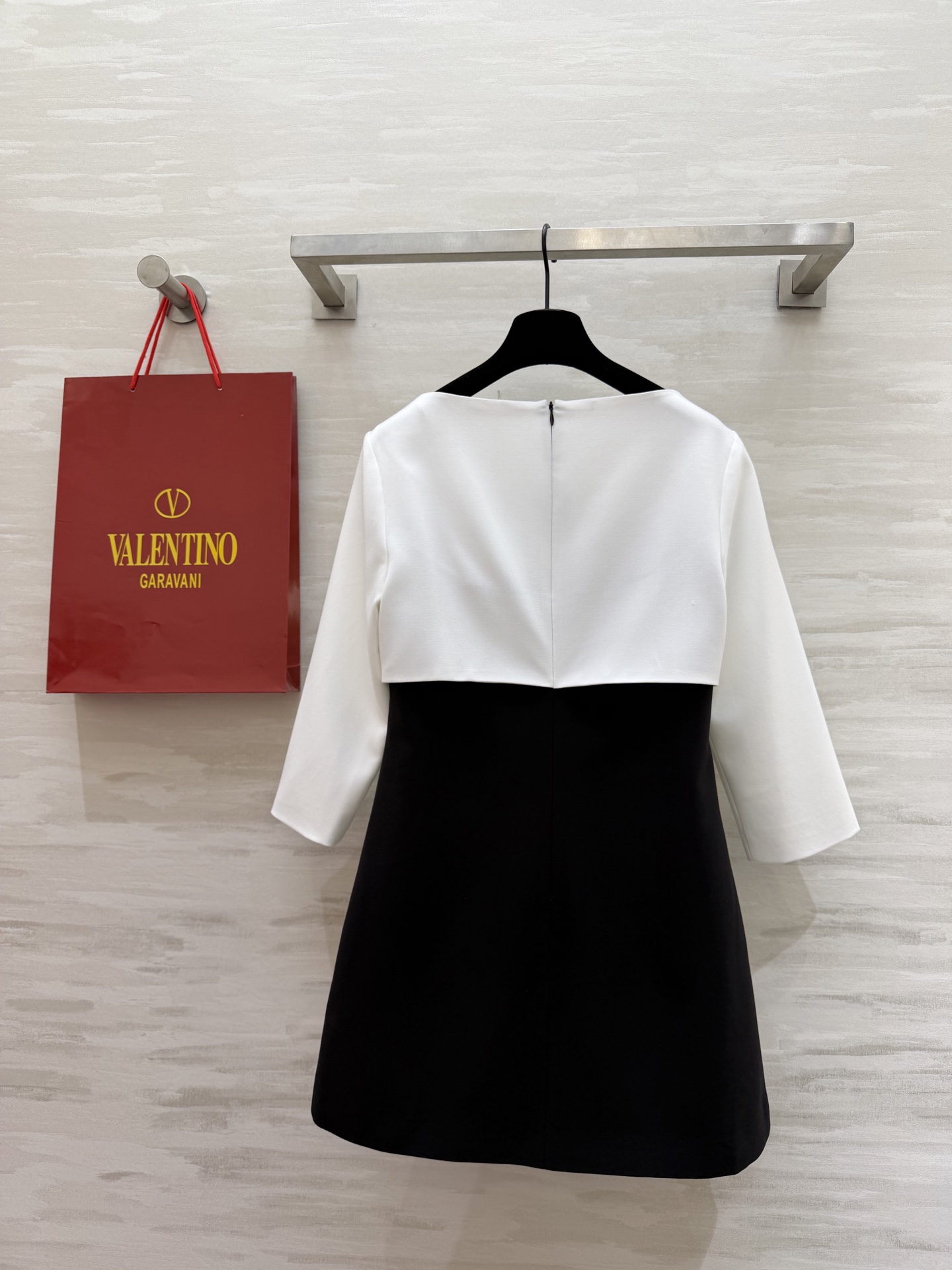 #Valentin♡²⁶拼色连衣裙 领口大蝴蝶结设计优雅又复古✨ 剪裁修身 七分袖设计 春夏穿超合适！配