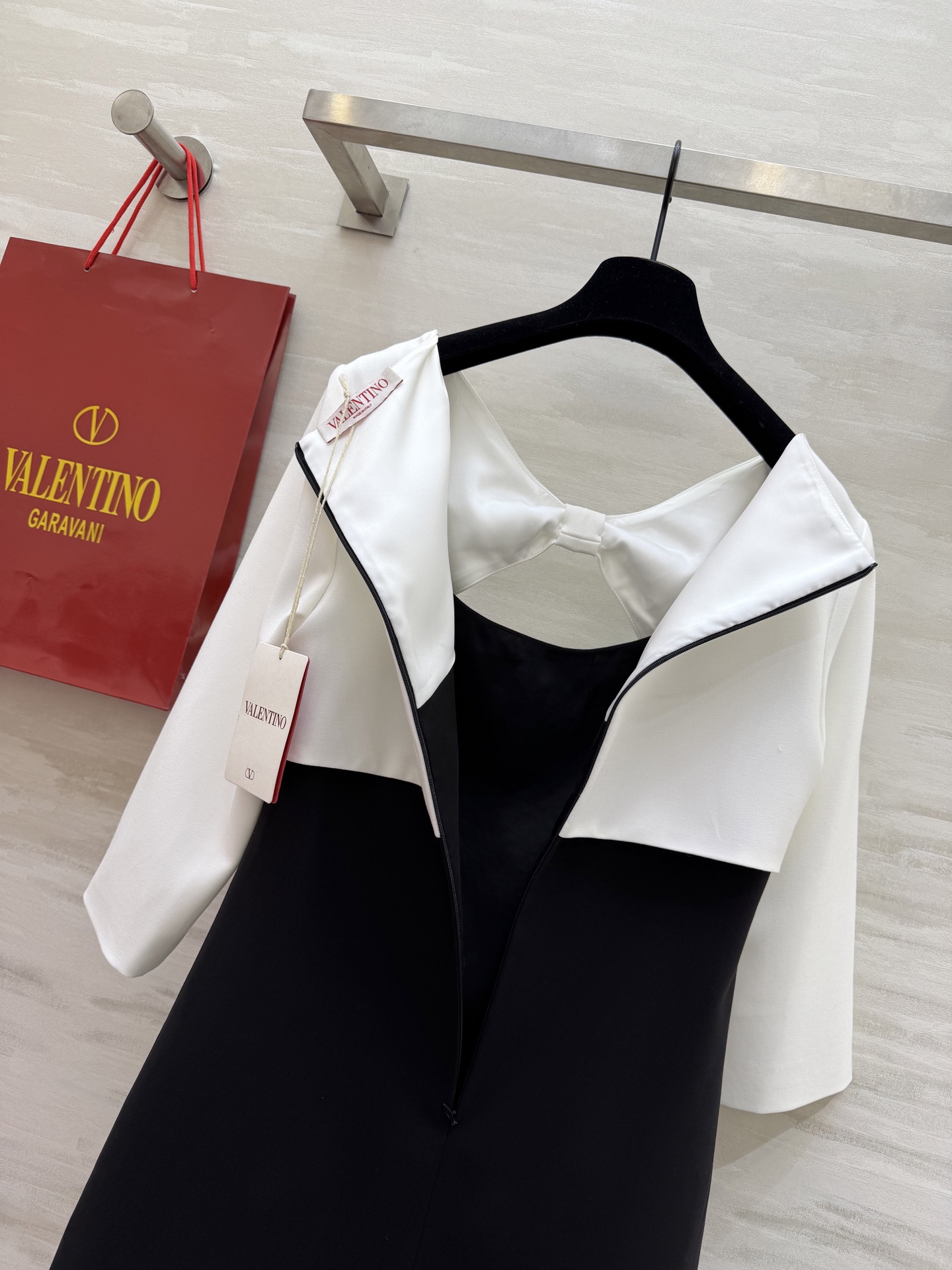 #Valentin♡²⁶拼色连衣裙 领口大蝴蝶结设计优雅又复古✨ 剪裁修身 七分袖设计 春夏穿超合适！配