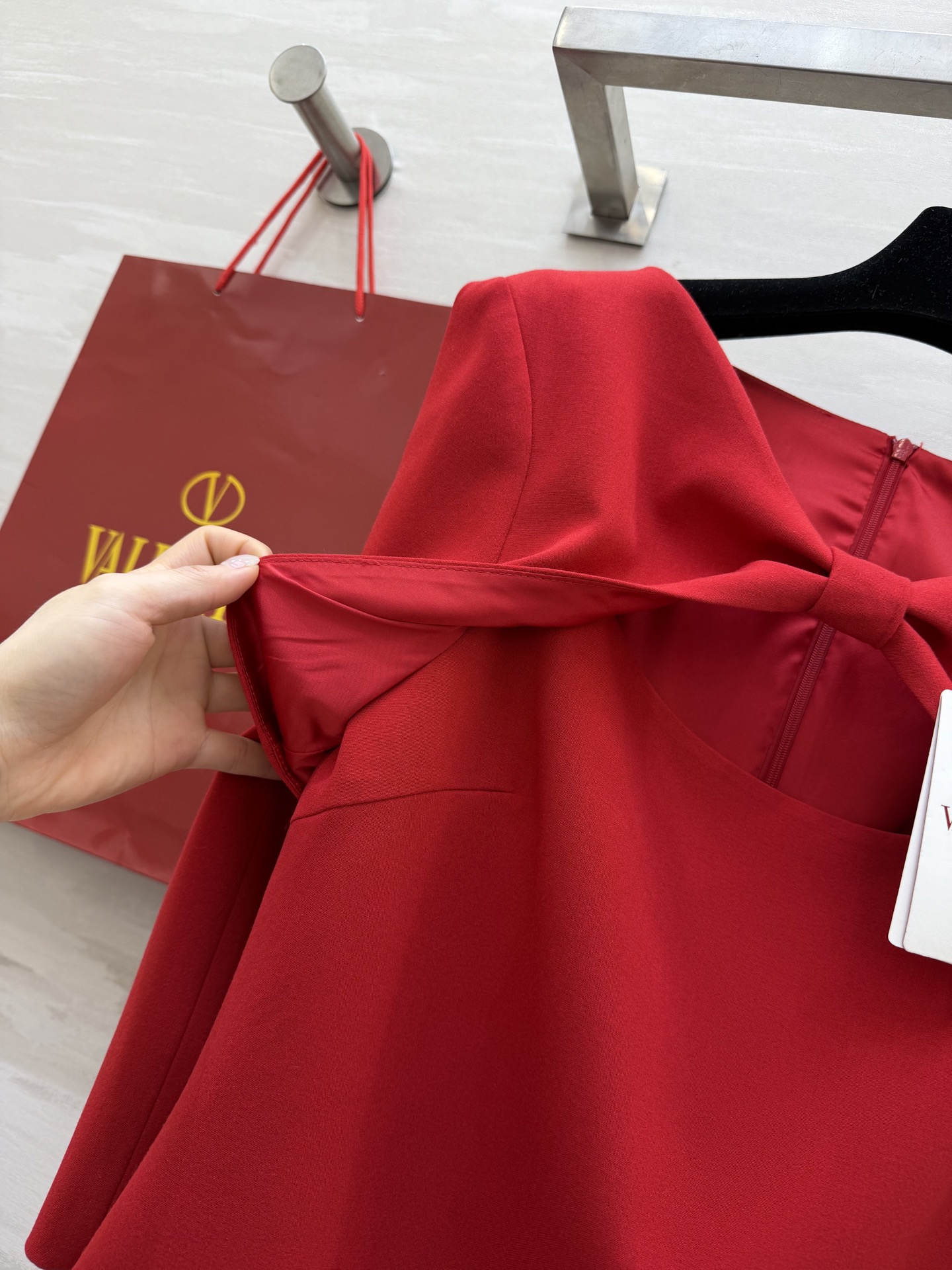 #Valentin♡²⁶蝴蝶结连衣裙 领口大蝴蝶结设计优雅又复古✨ 剪裁修身 七分袖设计 春夏穿超合适！