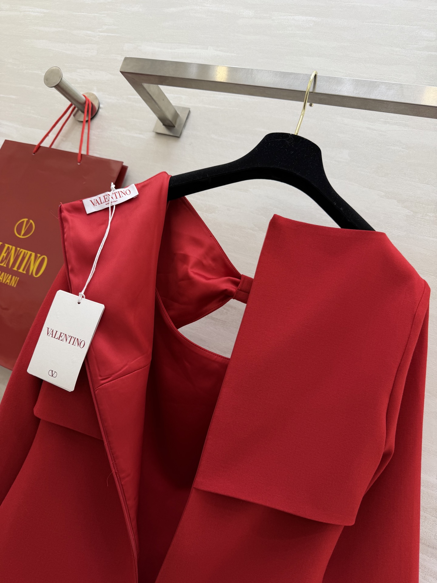 #Valentin♡²⁶蝴蝶结连衣裙 领口大蝴蝶结设计优雅又复古✨ 剪裁修身 七分袖设计 春夏穿超合适！