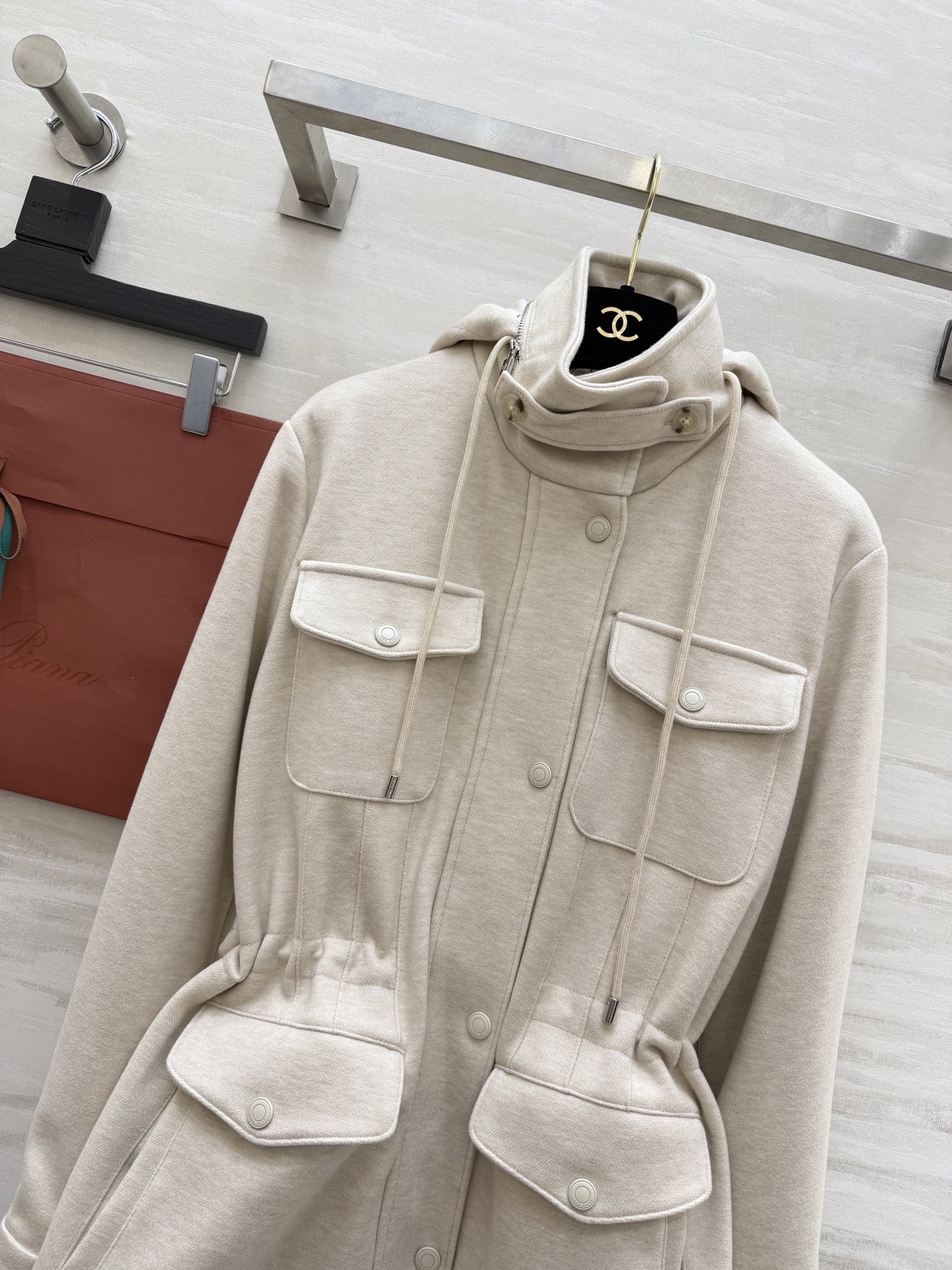 #Loro Pian♡²⁶早春新款 连帽抽绳收腰外套 高品质定制 现货首发size：S/M/L（s码胸围